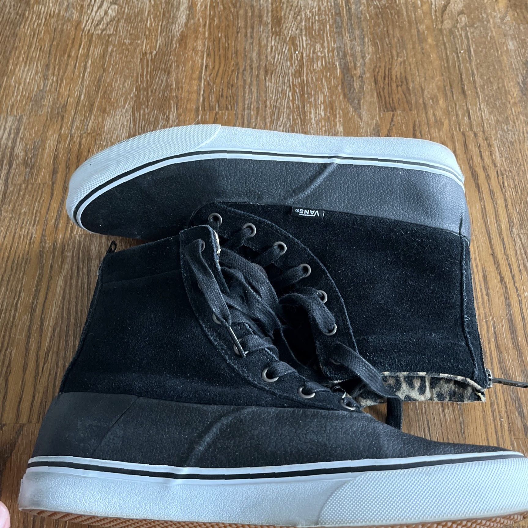 Vans VANS Sk8-Hi Hi Top Leather Cheetah Black Unisex Adults 8.5 10 Sneaker Shoes Mens Womens Size M / US 6-8 / IT 42-44 - 7 Thumbnail