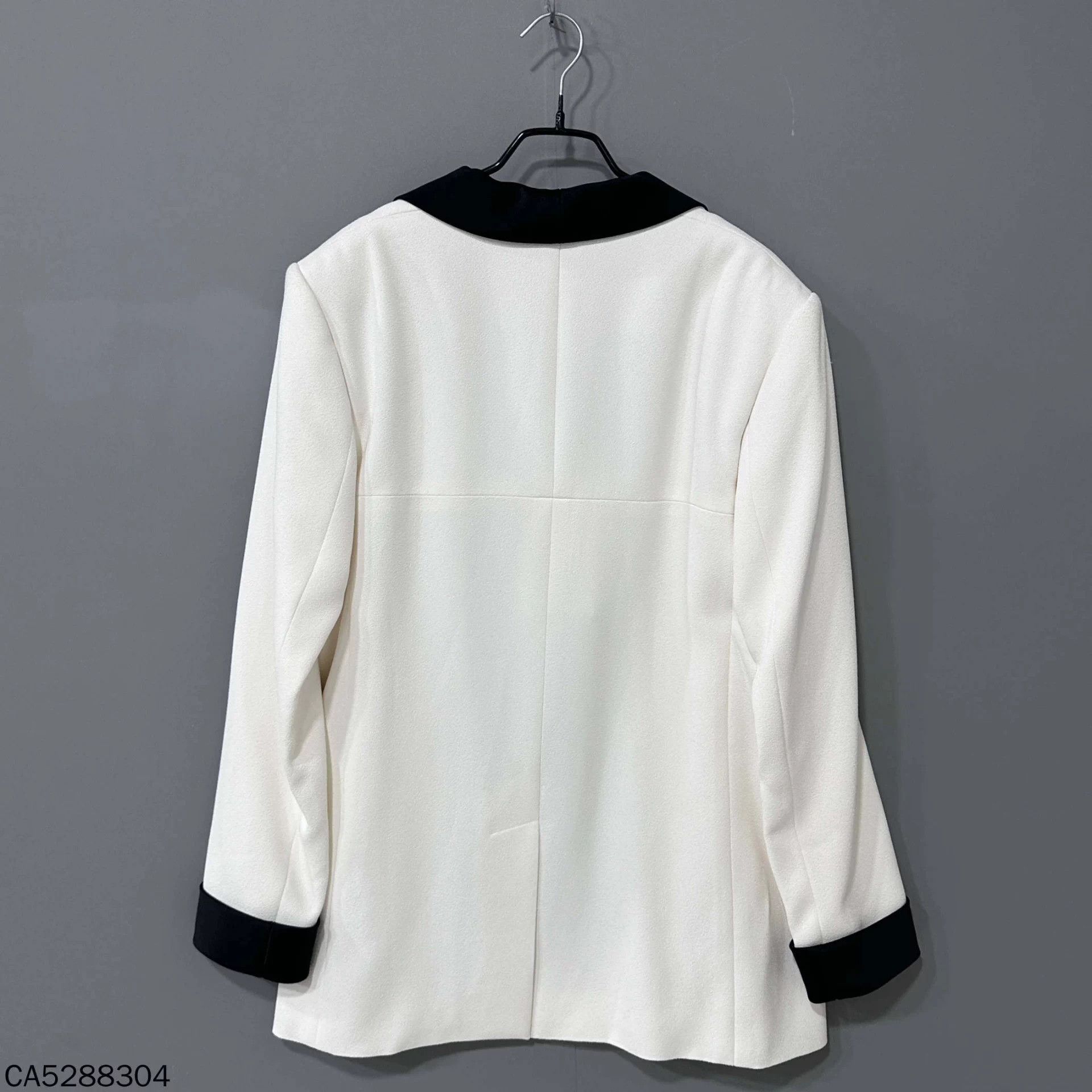 Chanel Chanel black white color blocked satin lapel 46 Size XL / US 12-14 / IT 48-50 - 3 Thumbnail