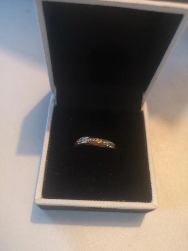 Other 9ct gold yellow women's diamond ring Size ONE SIZE - 3 Thumbnail