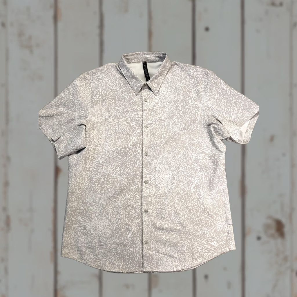 Lululemon Lululemon Shirt Mens 2XL Gray Abstract Graphic Print Short Sleeve Button-Up Stretch Size US XXL / EU 58 / 5 - 1 Thumbnail