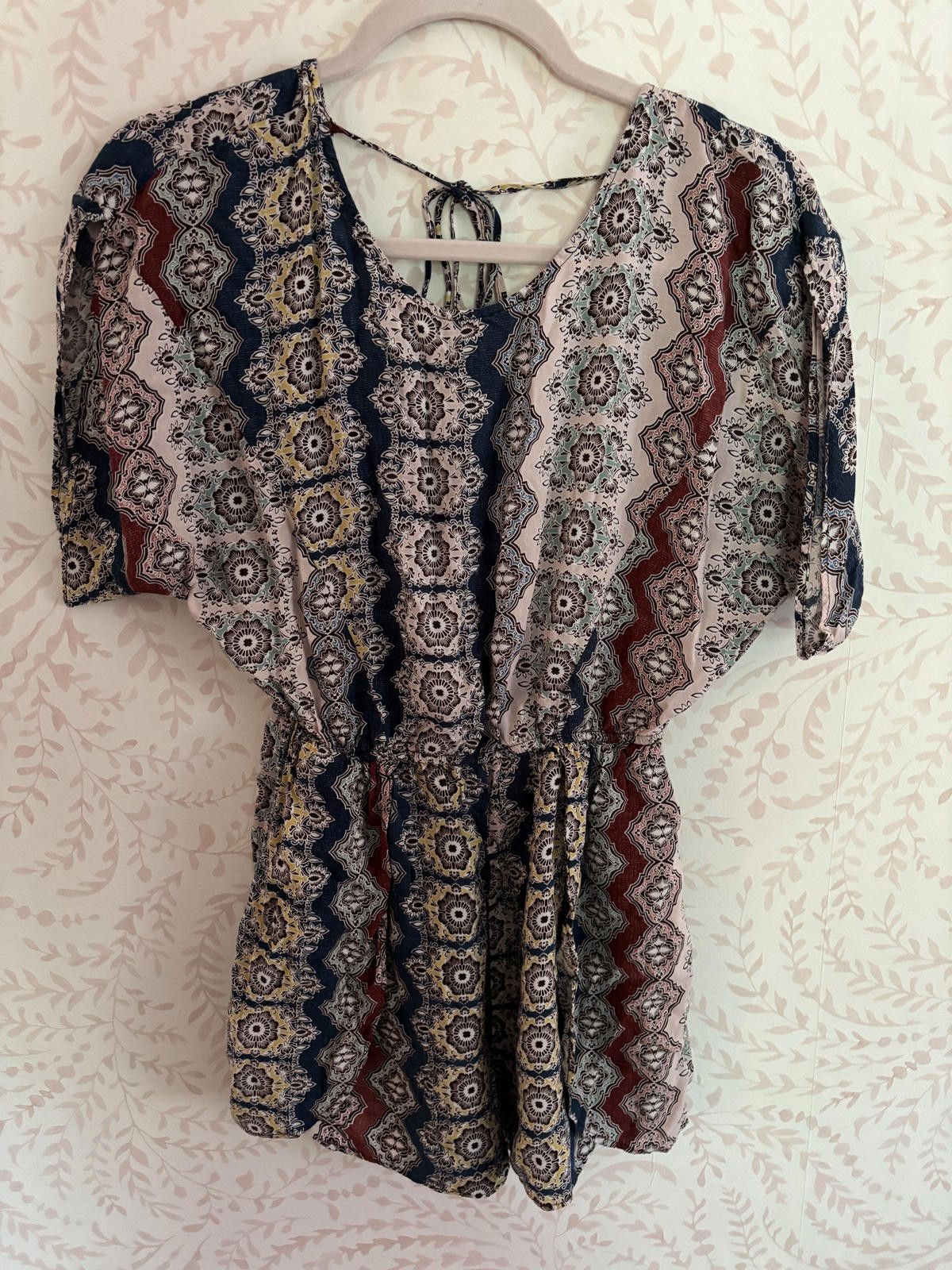 Designer BCBG Generation Trendy Patterned Romper S Size 28" / US 6 / IT 42 - 1 Thumbnail