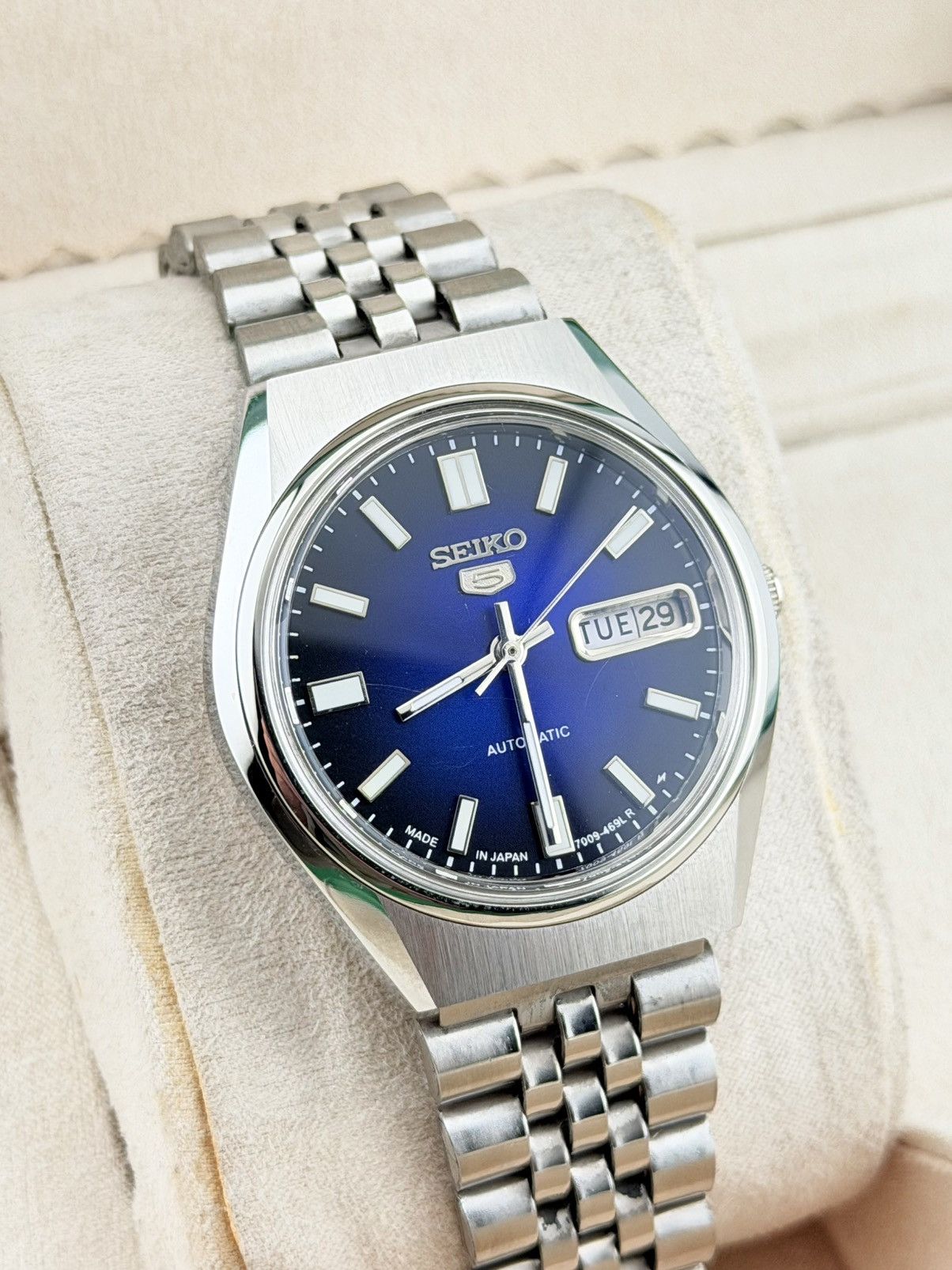 Seiko Vintage Seiko 5 Automatic Blue Dial Wristwatch Japan Watch Size 36 - 1 Thumbnail