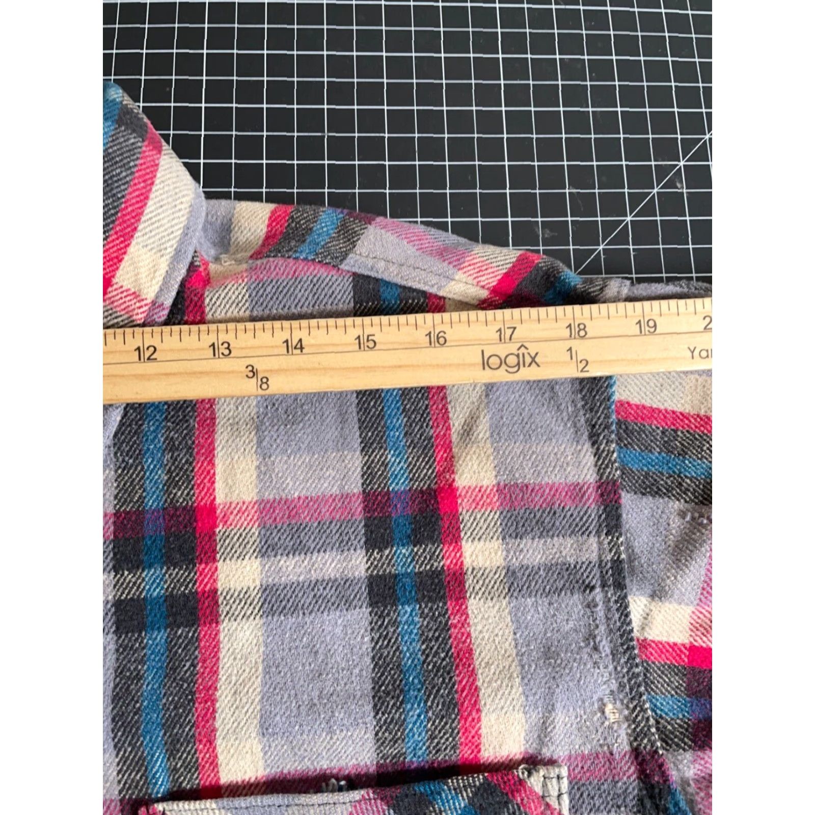 Vintage VINTAGE St. John's Bay 90s Flannel Shirt Adult Large Gray Red Plaid Grunge Workwear Mens Size US L / EU 52-54 / 3 - 7 Thumbnail