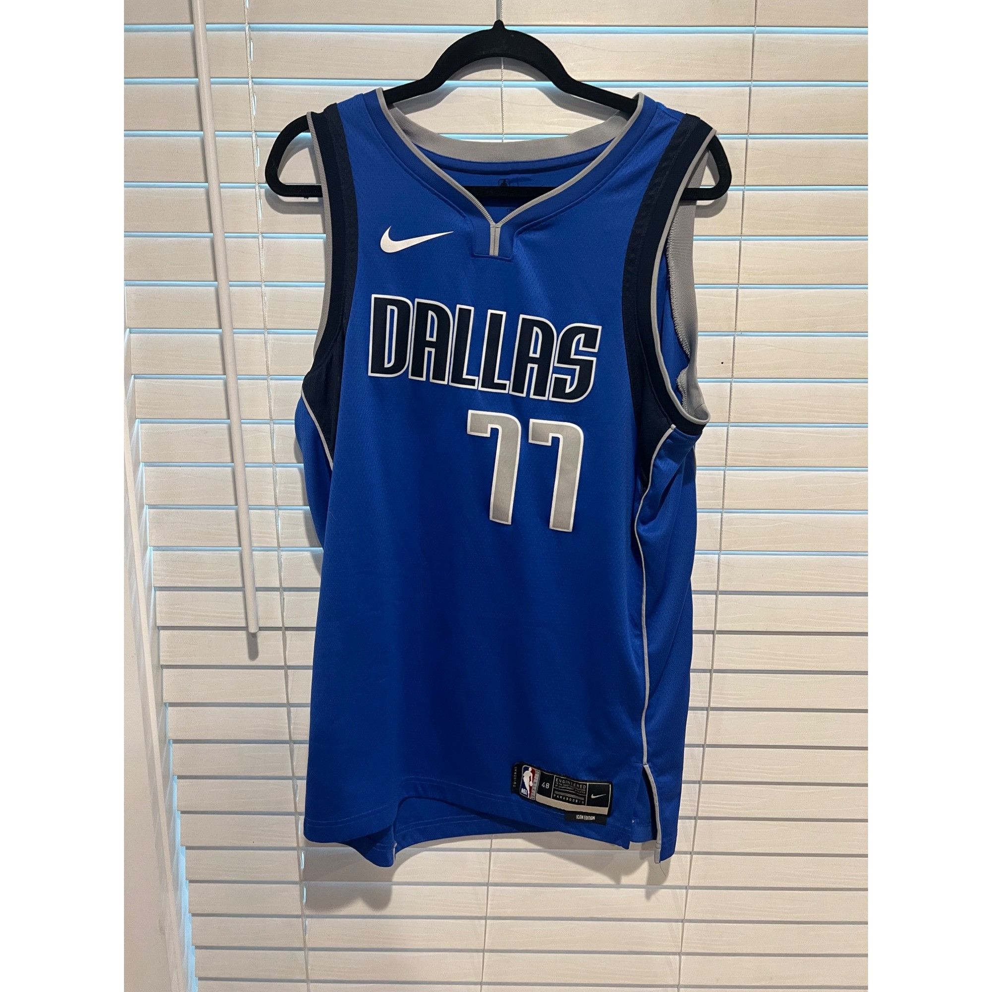 Nike Nike NBA Dallas Mavericks Luka Doncic Icon Edition Swingman Size US L / EU 52-54 / 3 - 2 Thumbnail