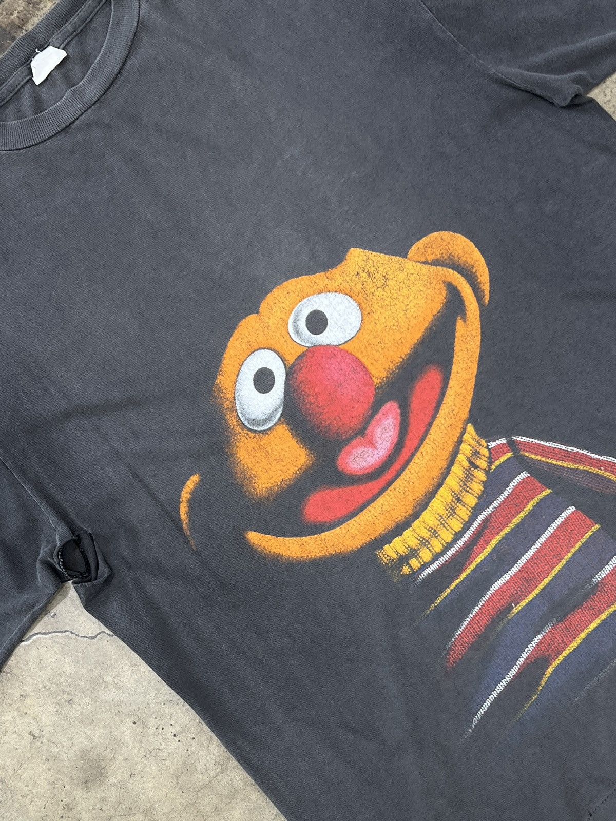 Vintage Vintage Sesame Street Ernie Blackout Shadow Tee XL Size US XL / EU 56 / 4 - 1 Thumbnail