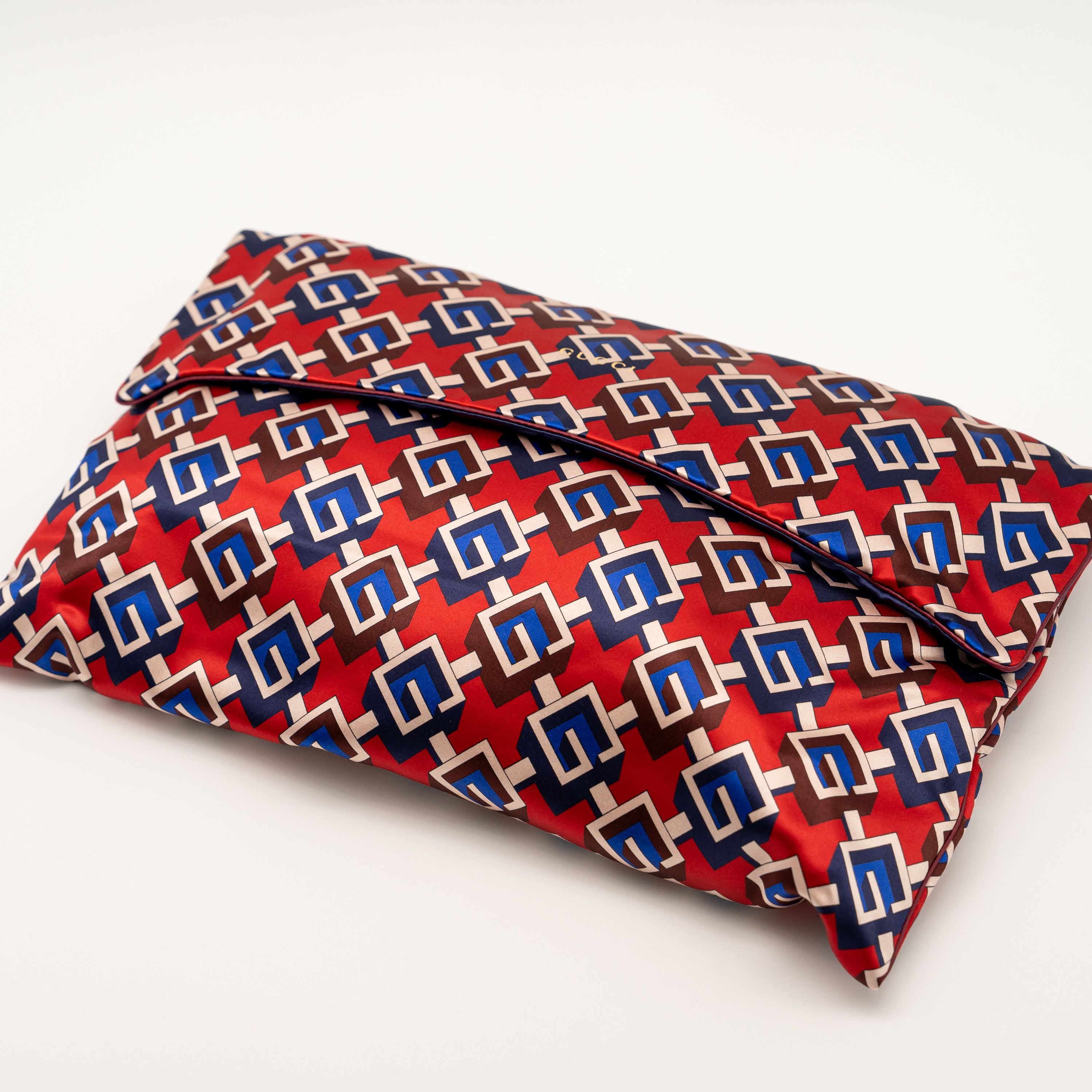 Gucci Gucci Travel Set Neck Pillow Slippers Eye Mask Travel Bag Size ONE SIZE - 10 Thumbnail