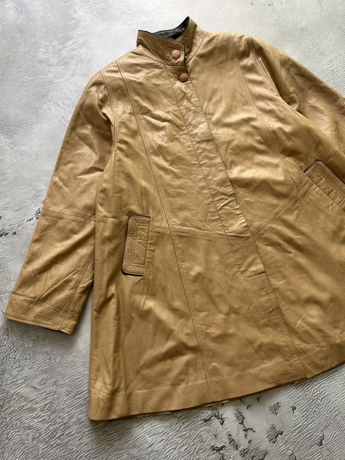 Versace Versace Classic V2 Vintage Genuine Leather Coat Beige Size L / US 10 / IT 46 - 2 Thumbnail