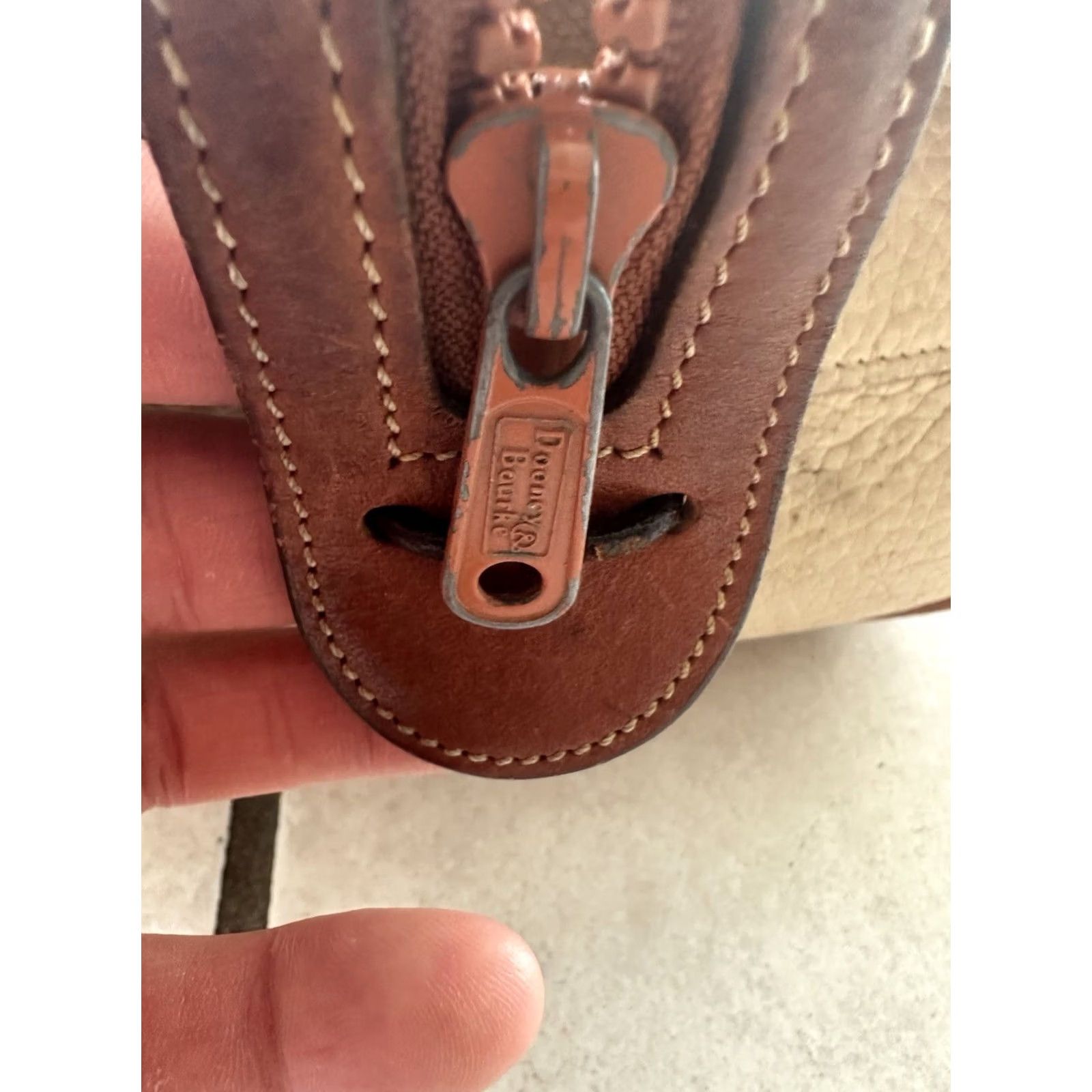 Dooney & Bourke VINTAGE Dooney & Bourke Pebble Leather Purse With Lock Shoulder Bag Cream 80s USA RARE Size ONE SIZE - 6 Thumbnail