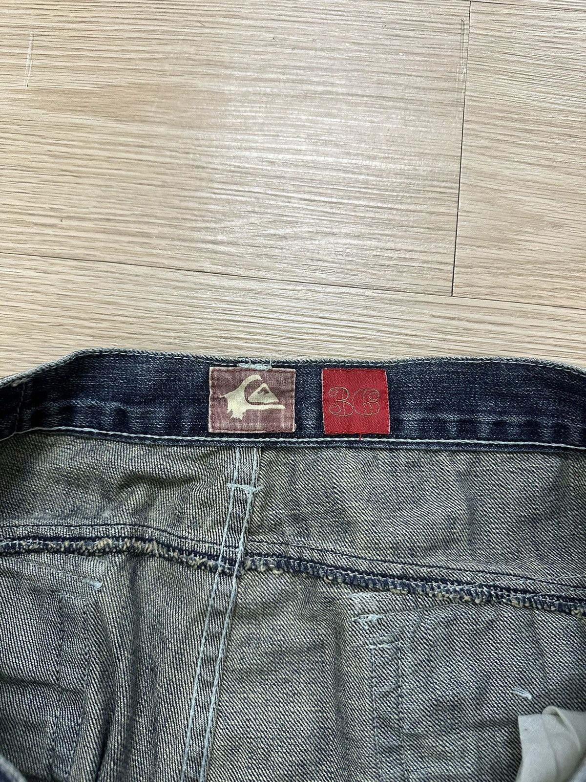 Beauty Beast × Quiksilver × Vintage Vintage Y2K Rare Beautiful Quiksilver Distressed Denim Pants Size US 36 / EU 52 - 7 Thumbnail