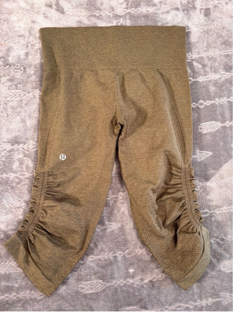 Lululemon Women's Lululemon Ruched Capri Leggings Size S Olive Green Size 28" / US 6 / IT 42 - 10 Thumbnail