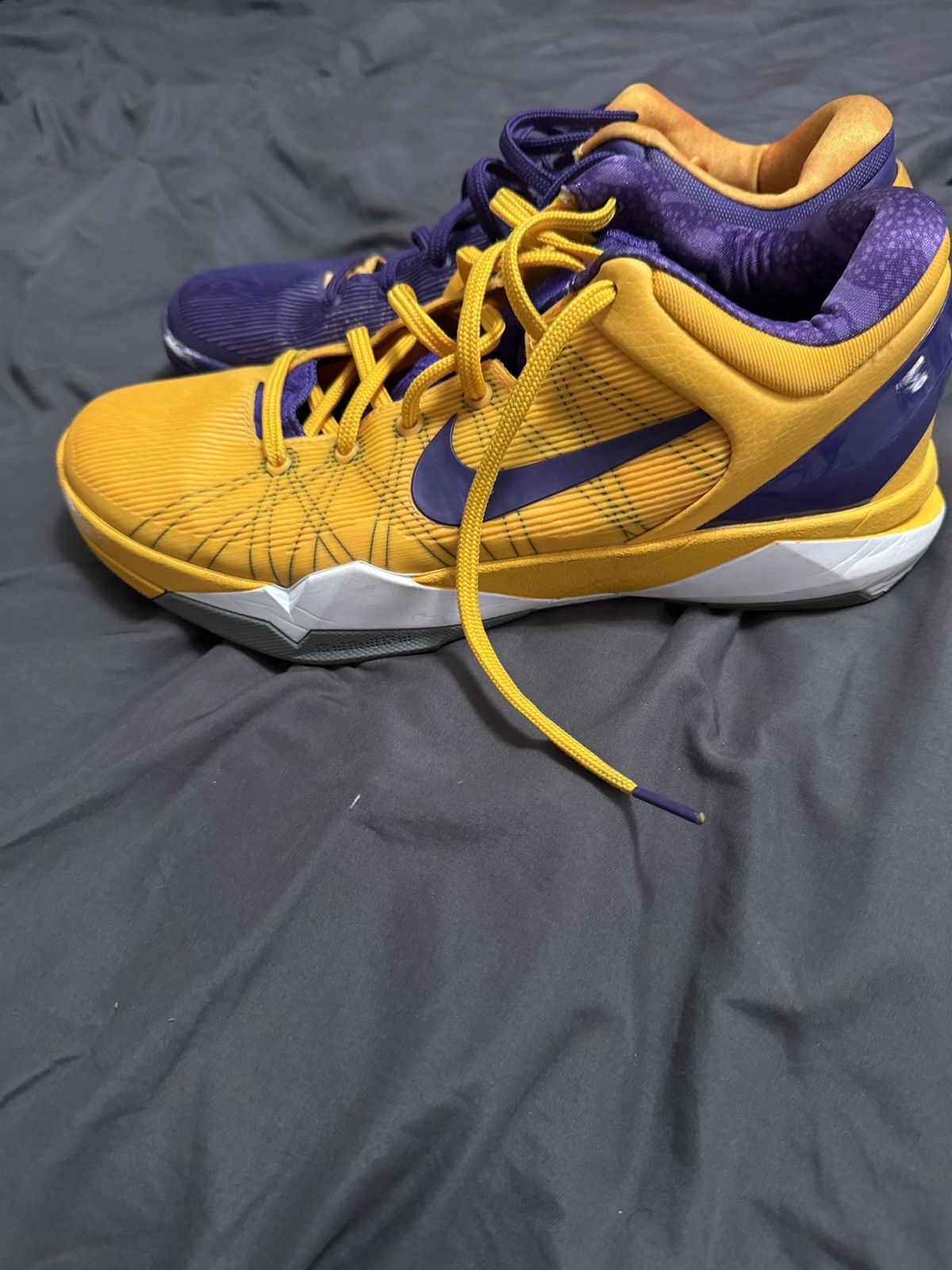 Nike Kobe 7 yin yang size 11 Size US 11 / EU 44 - 3 Thumbnail