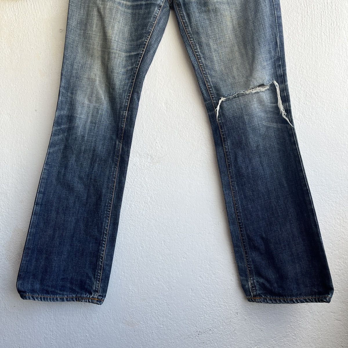 Nudie Jeans DISTRESSED NUDIE JEANS BOOTCUT OLA RIPPED KNEE JAPAN Size US 30 / EU 46 - 9 Thumbnail