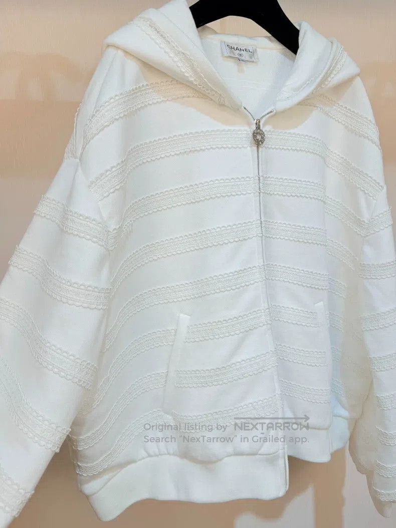 Chanel Chanel Size50 24m full logo white casual jacket Size M / US 6-8 / IT 42-44 - 2 Thumbnail