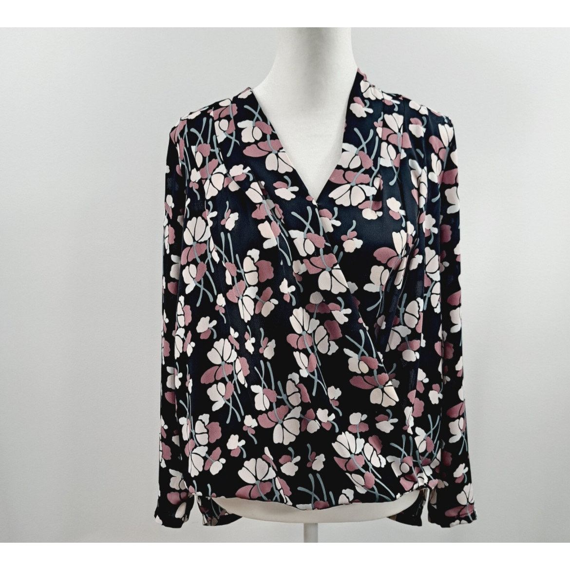 Ann Taylor Floral faux wrapped long sleeve blouse SZ M brunch botanical Size M / US 6-8 / IT 42-44 - 1 Thumbnail