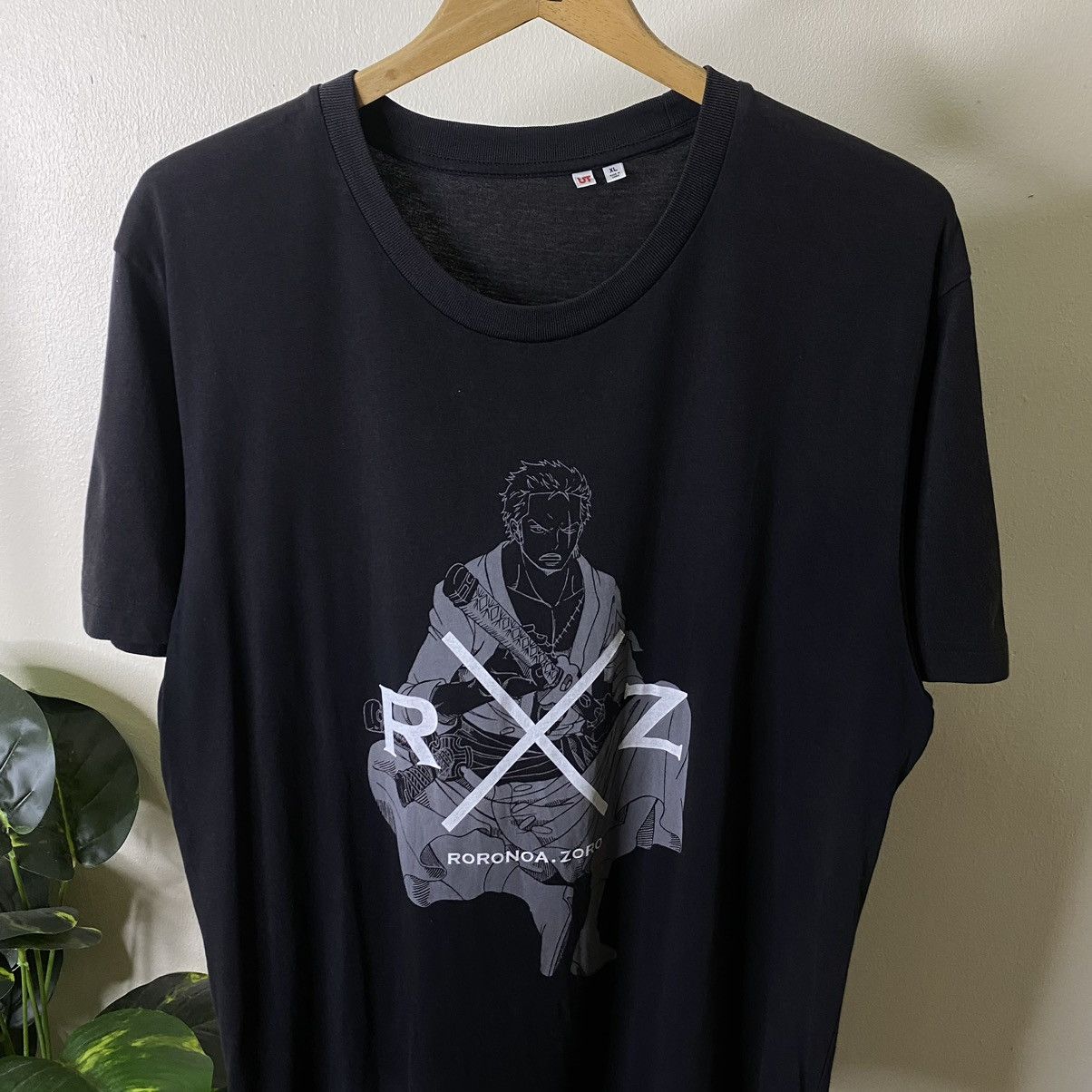 Anime × Japanese Brand × One Piece Uniqlo x Anime One Piece Roronoa Zoro Manga Series Tee Size US L / EU 52-54 / 3 - 2 Thumbnail