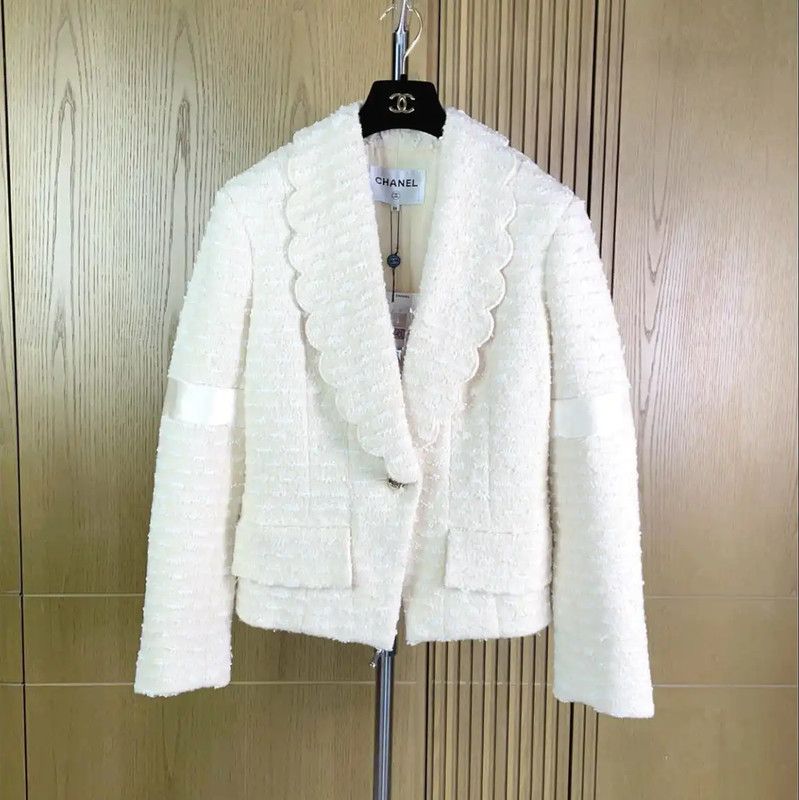 Chanel Chanel White Wool Blend Women's Jacket 0089 Size M / US 6-8 / IT 42-44 - 1 Thumbnail