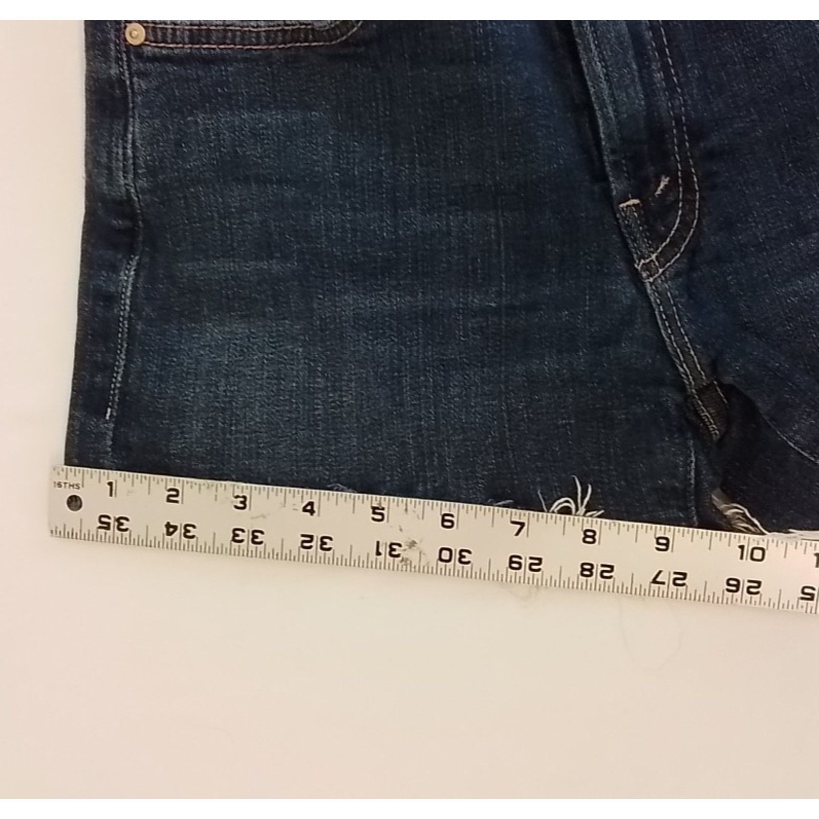 MOTHER Mother Charmer Shorts Women's 24 Dark Distressed 2" Inseam Size 24" / US 00 / IT 34 - 14 Thumbnail