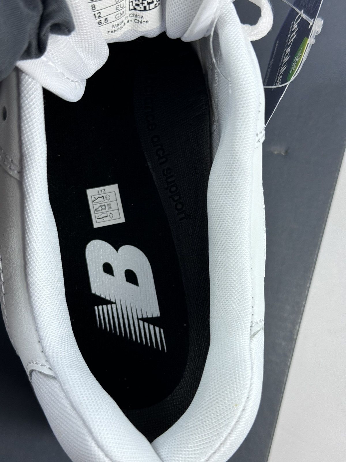 New Balance NEW BALANCE 550 SNEAKERS Size US 8.5 / EU 41-42 - 8 Thumbnail