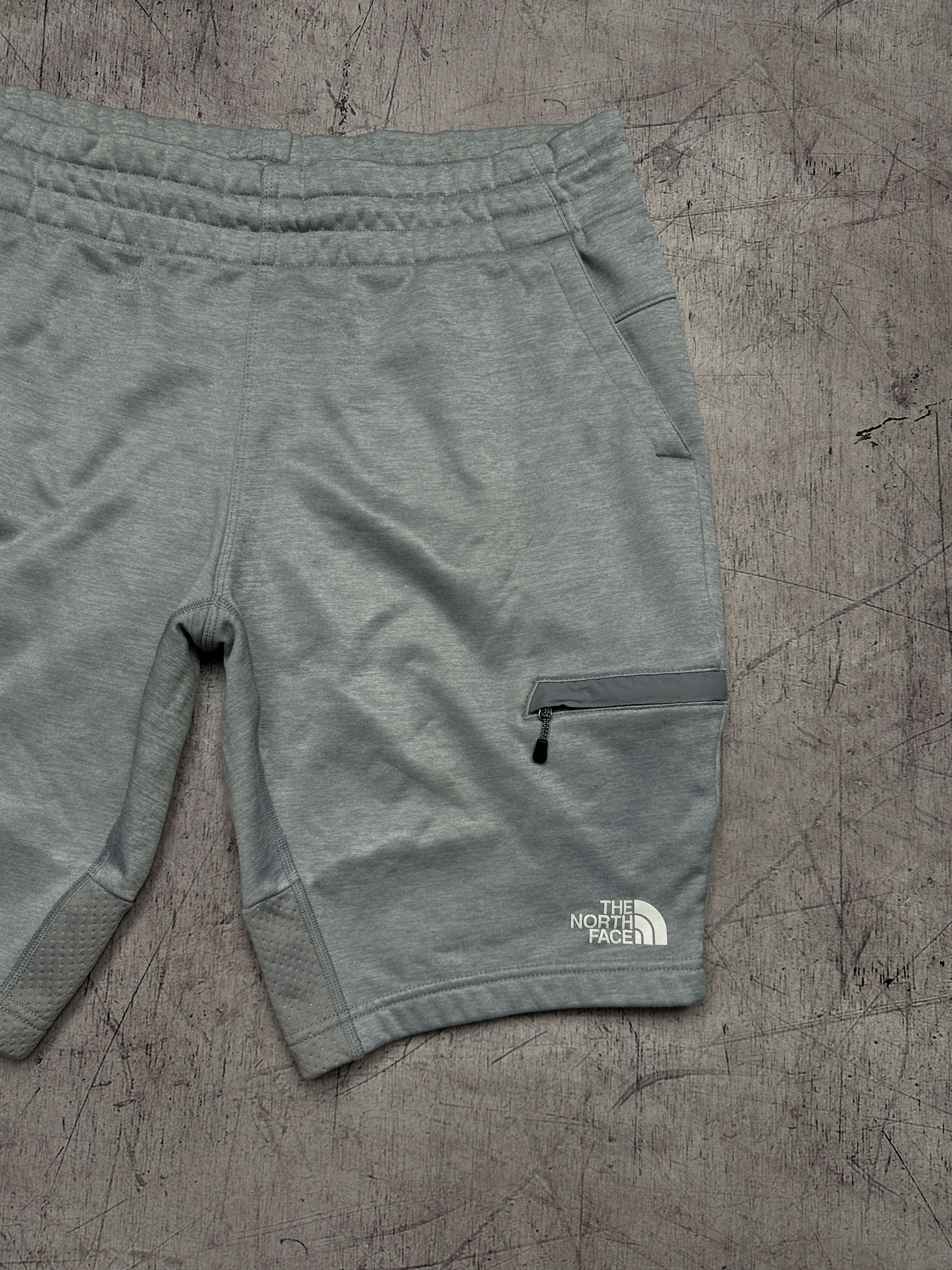 The North Face The North Face Mens Cargo Sweatshorts Shorts Size US 36 / EU 52 - 2 Thumbnail