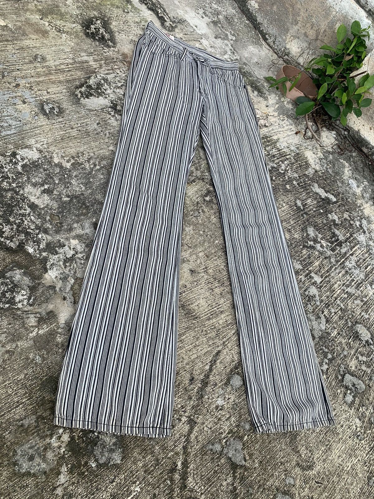 Edwin × Le Grande Bleu (L.G.B.) × Vintage Rare 🔥 Vintage 90s classic look edwin hickory flare jeans Size 27" / US 4 / IT 40 - 2 Thumbnail