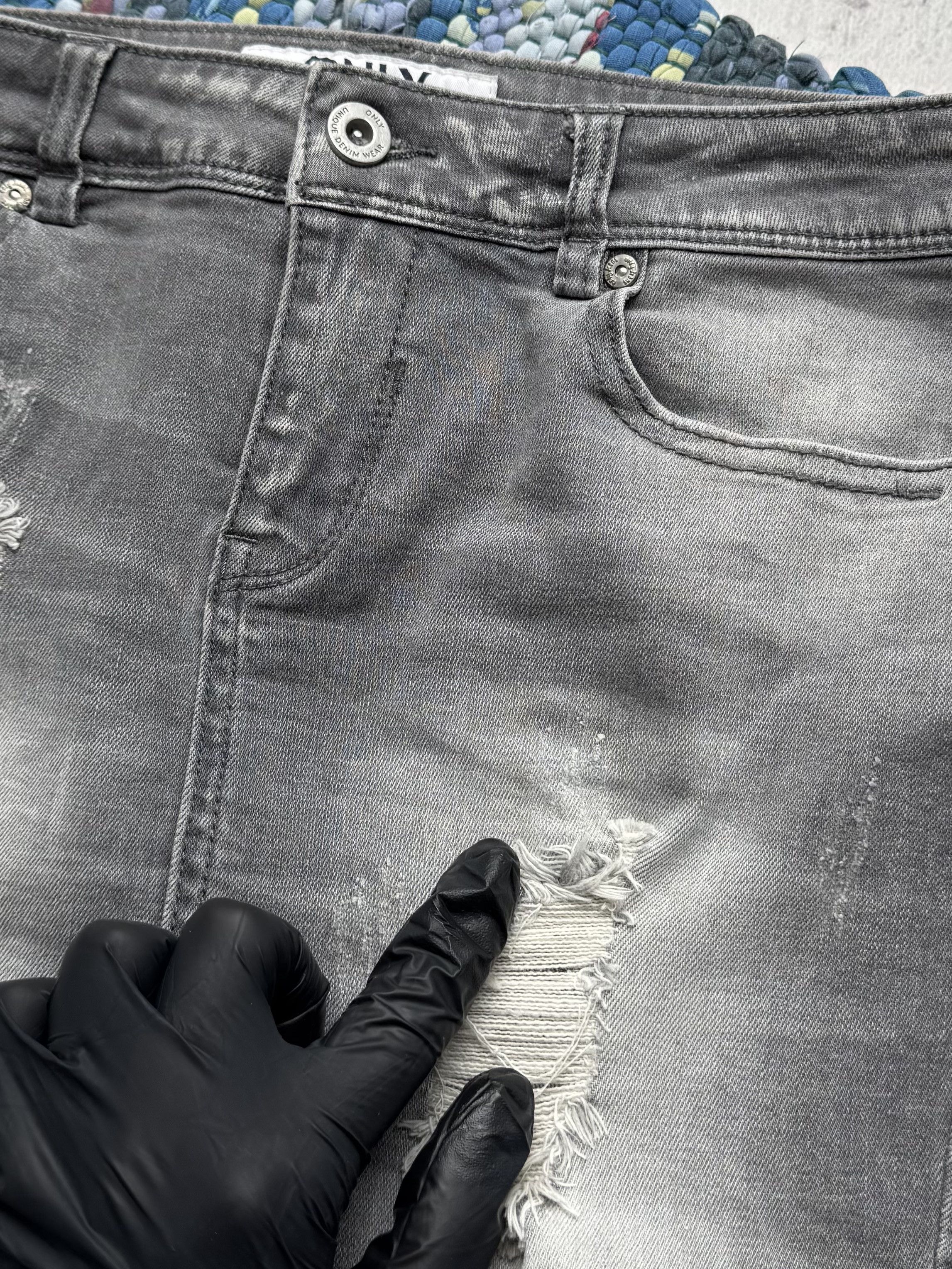 Vintage Vintage Grey Denim Mini Distressed Y2K Jean Skirt Low Rise Size 27" / US 4 / IT 40 - 3 Thumbnail