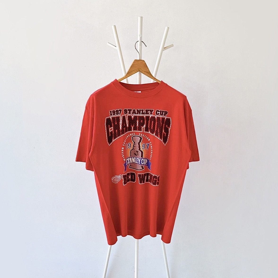 Vintage 90s Detroit Red Wings NHL t-shirt/ XL Size US XL / EU 56 / 4 - 1 Thumbnail