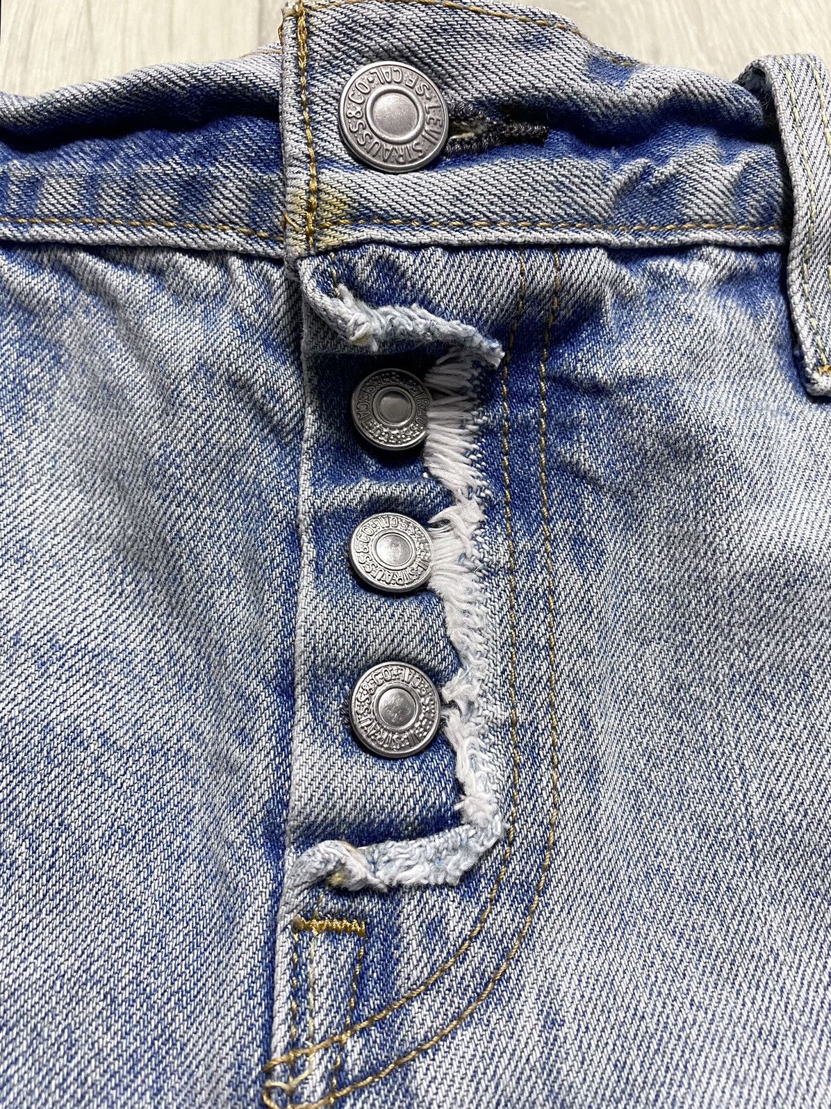 Levi's Vintage Clothing Women’s Levi’s Washed Distressed Reworked Shorts Denim Jeans Size 27" / US 4 / IT 40 - 8 Thumbnail