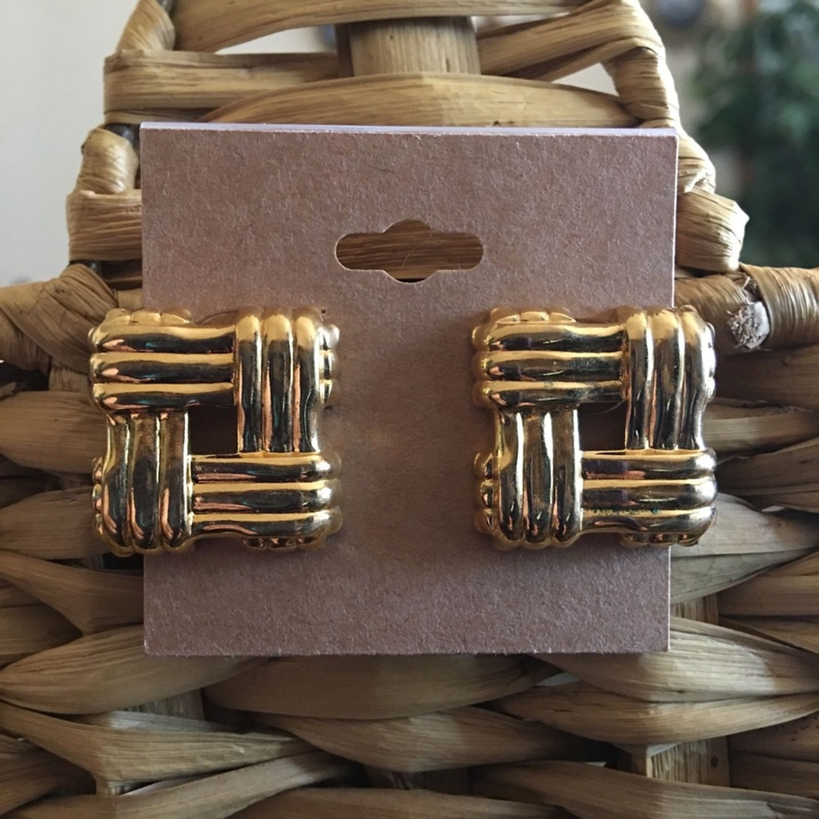 Vintage Vintage 80s gold tone basket weave style earrings Size ONE SIZE - 1 Thumbnail