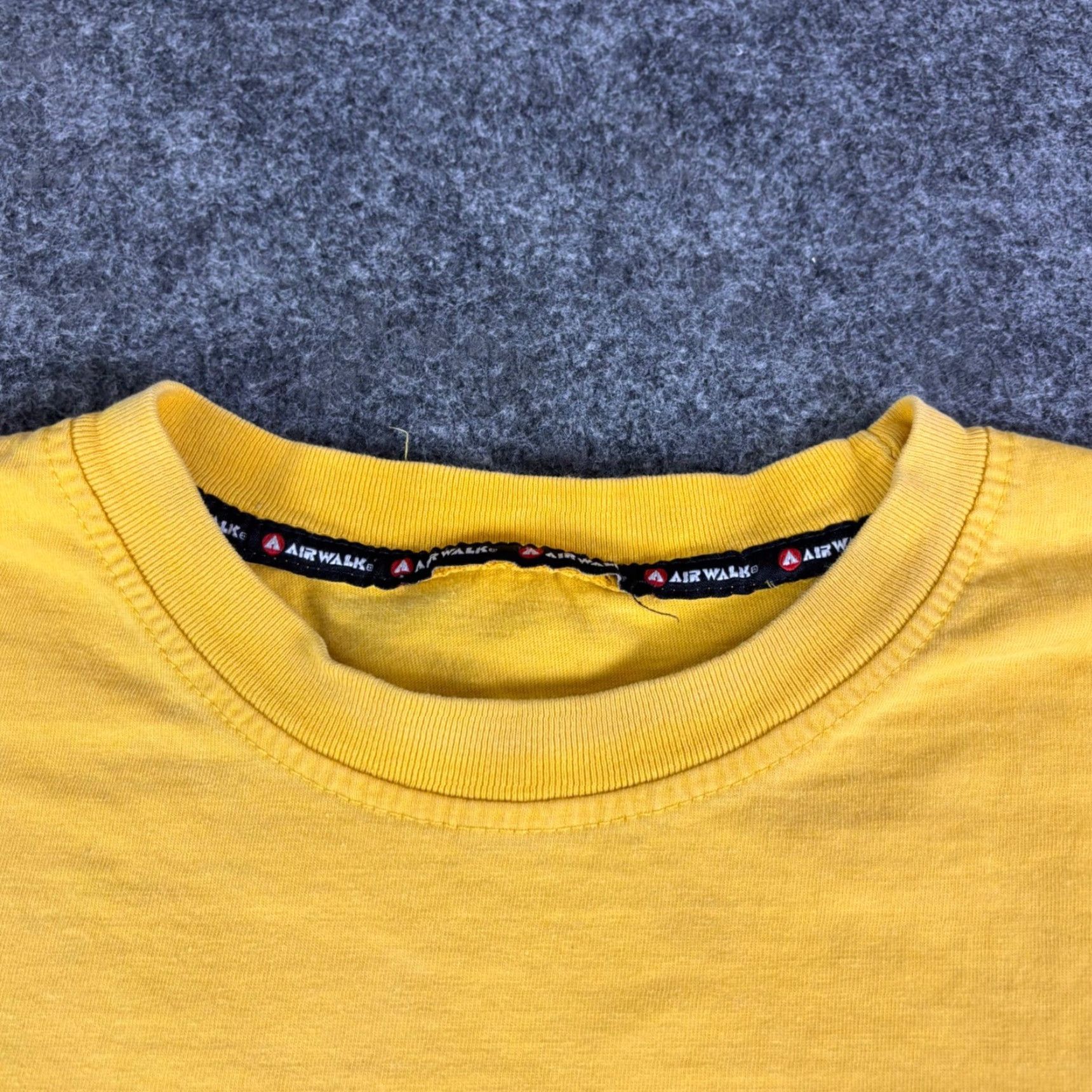 Airwalk VINTAGE Airwalk T-Shirt Mens XL Graphic Print 90s Yellow Crew Neck Short Sleeve Cotton Jersey Retro Grunge Aladdin 101 Dalmatians Logo Shirt Size US XL / EU 56 / 4 - 5 Thumbnail
