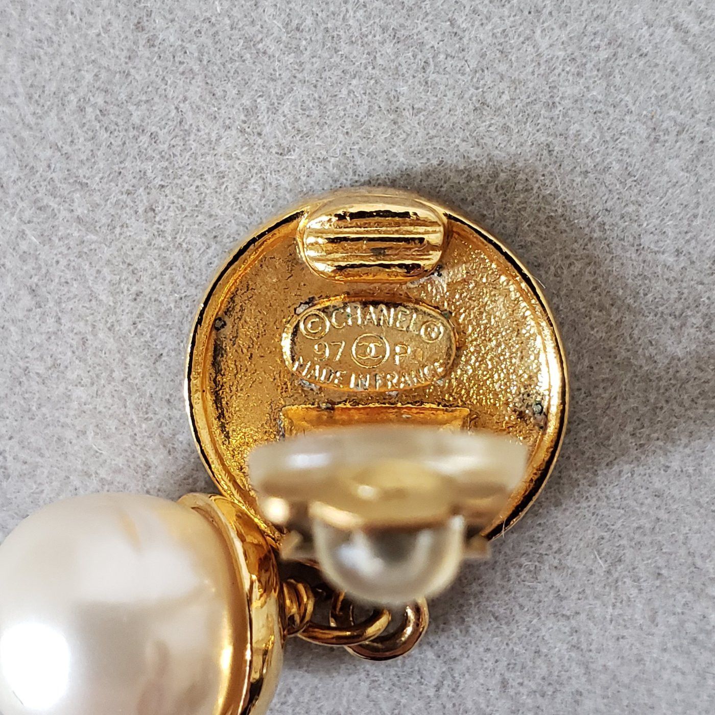 Chanel Chanel Paris CC Faux Pearl Dangle Clip On Size ONE SIZE - 20 Thumbnail