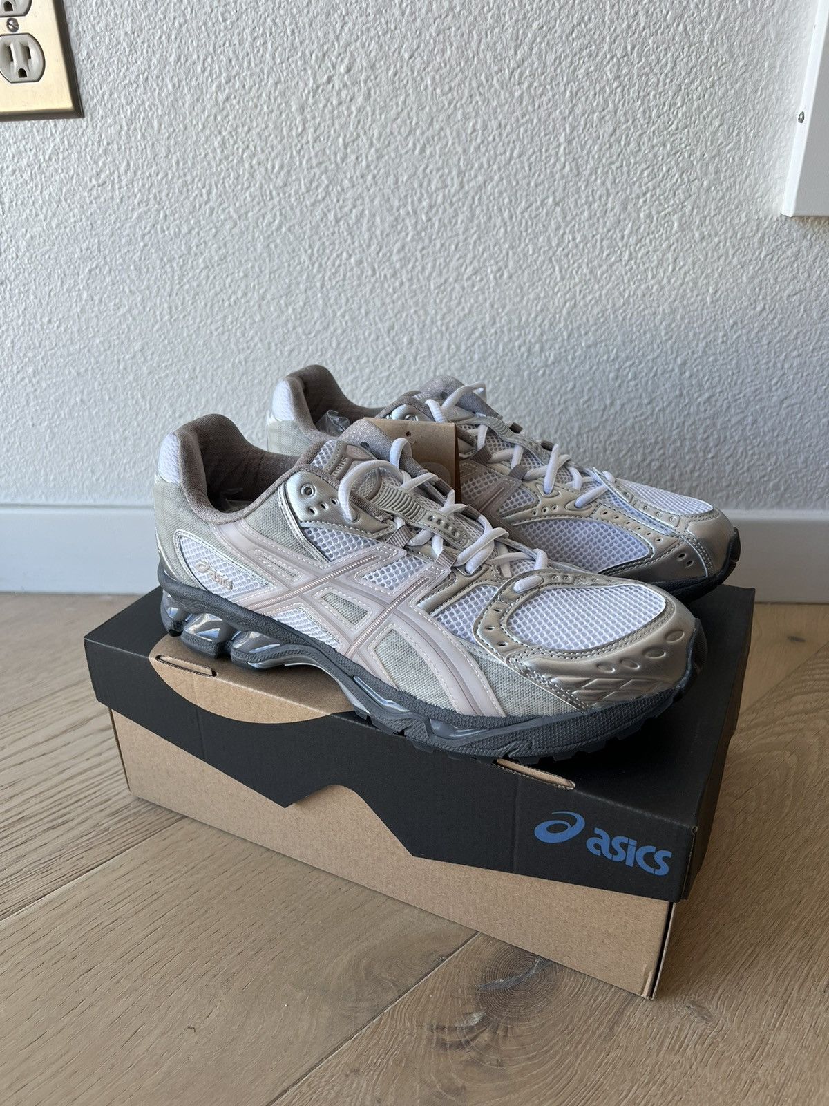Asics × Kith × Ronnie Fieg Kith ASICS Gel Nimbus 10.1 White Morganite size 10 Size US 10 / EU 43 - 11 Thumbnail