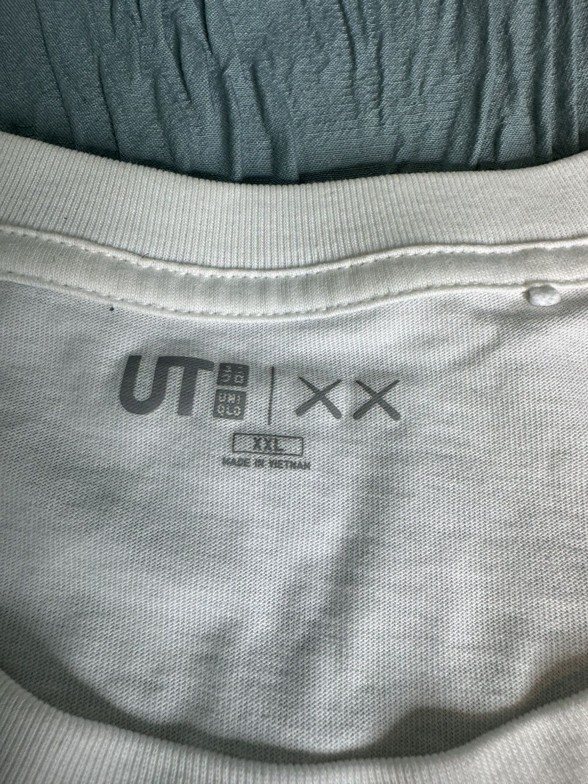 Kaws × Uniqlo KAWS x UNIQLO UT Short Sleeve Cover Art T-Shirt “White” Size US XXL / EU 58 / 5 - 3 Thumbnail