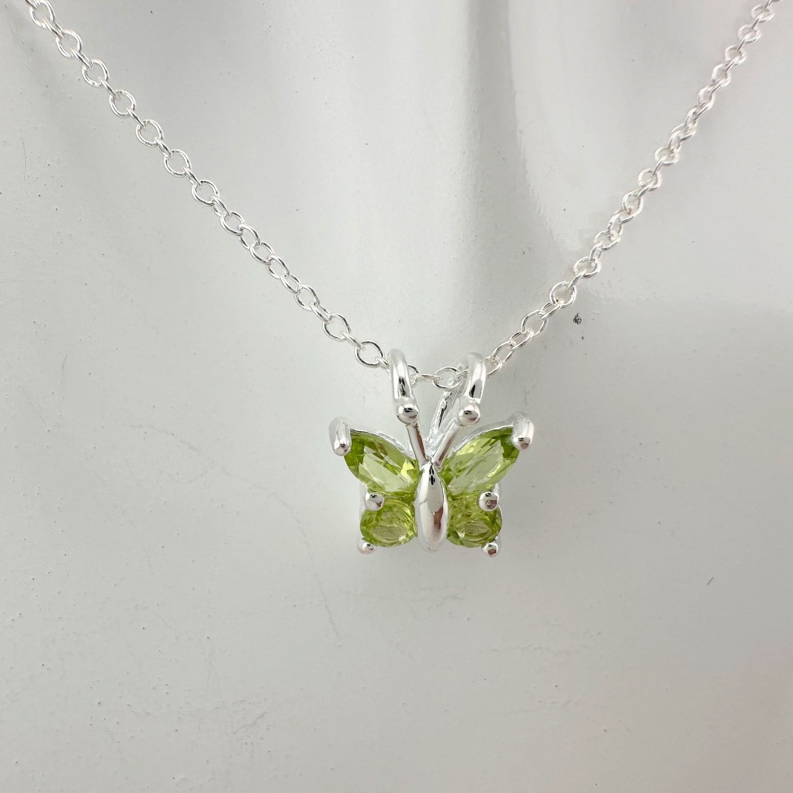 Other Pretty Natural Green Peridot Butterfly Necklace Size ONE SIZE - 3 Thumbnail