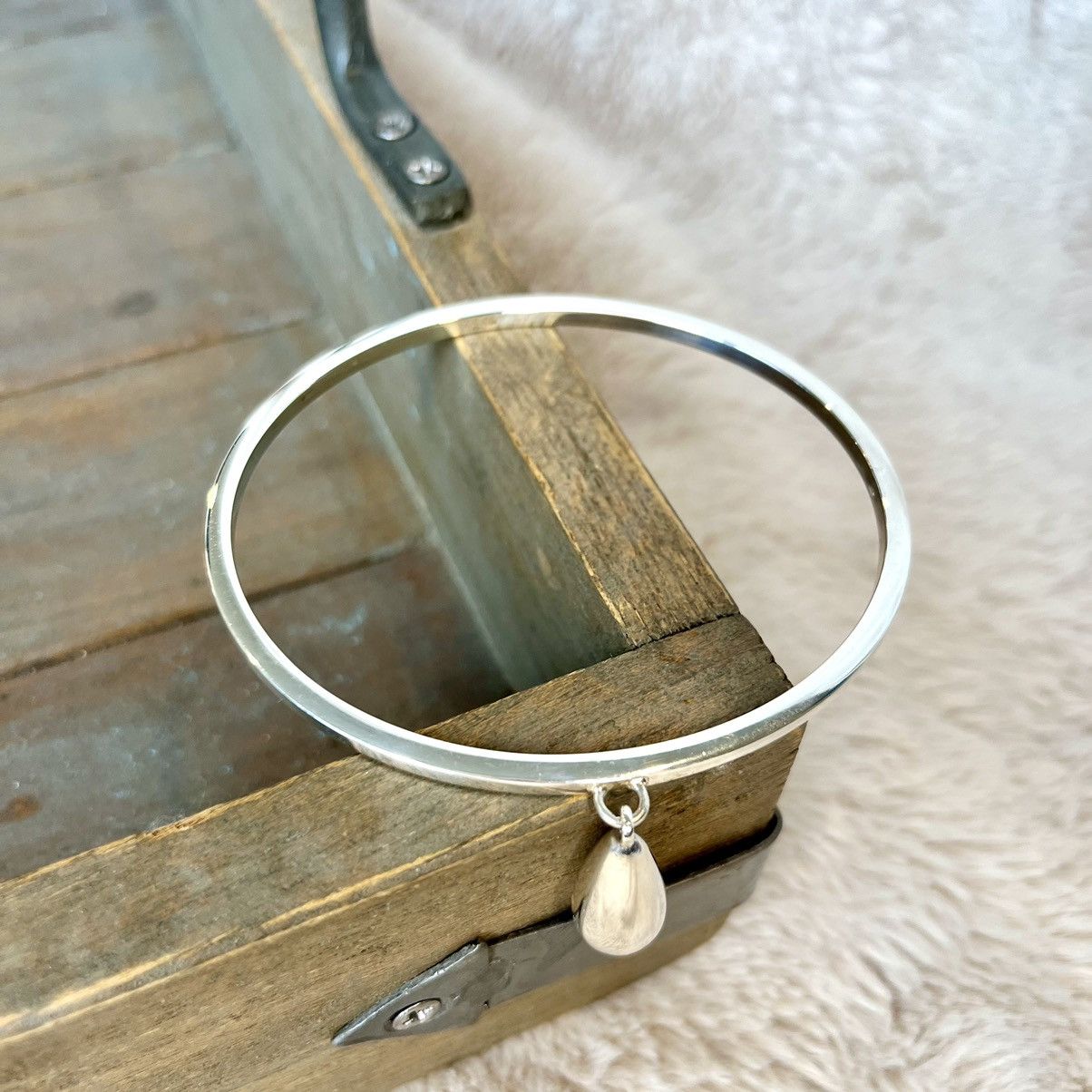 Gucci Gucci Sterling Silver Teardrop Bangle Bracelet Size ONE SIZE - 10 Thumbnail