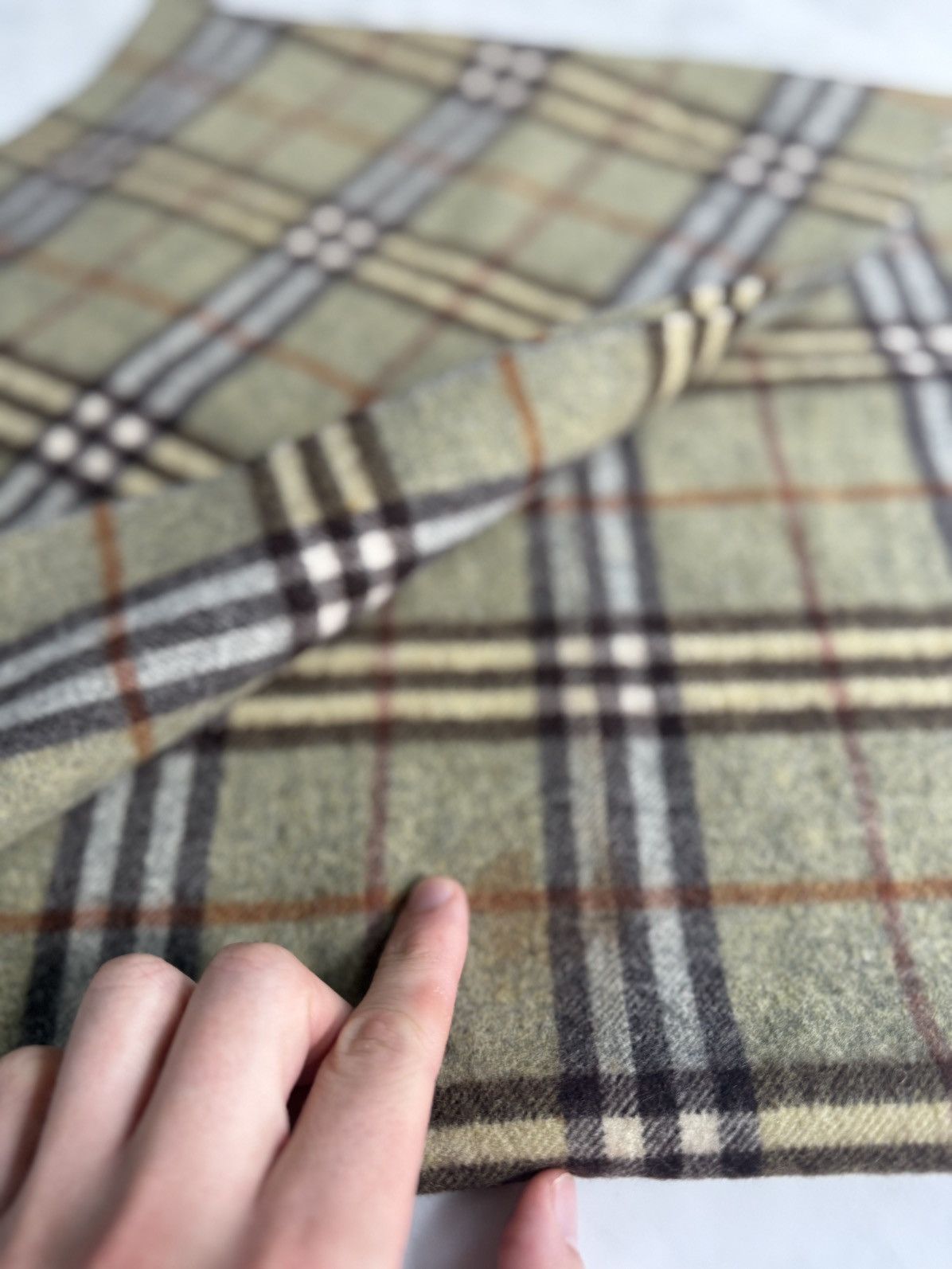 Burberry Pre 1999 Burberrys Vintage 100% Cashmere Scarf Olive Green Size ONE SIZE - 7 Thumbnail