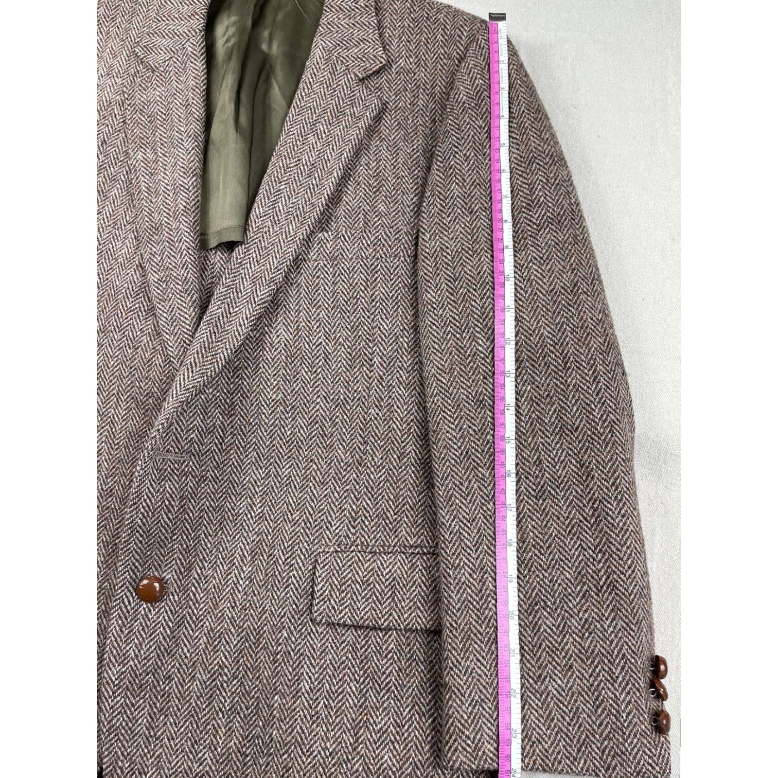 Harris Tweed VINTAGE Harris Tweed Jacket Sport Coat Men 44 Brown Wool Herringbone 2-Button Notch Lapel Regular Fit Size US S / EU 44-46 / 1 - 7 Thumbnail