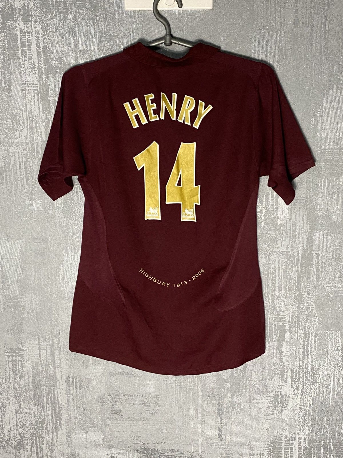 Nike 2005 Arsenal Nike Soccer Jersey #14 Henry Football L Boys Size US XXS / EU 40 - 2 Thumbnail