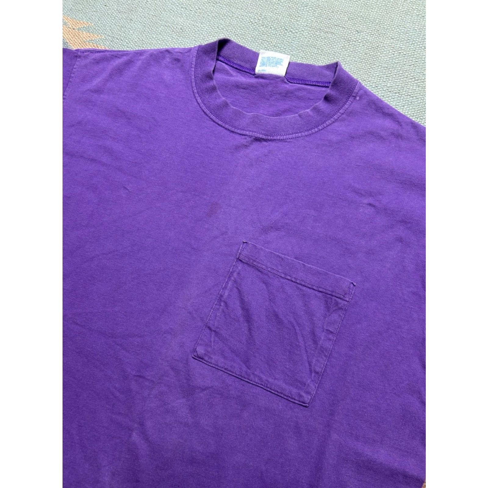 Vintage VINTAGE 90s Cheetah Pocket T Shirt Purple Plum Cotton USA Made Large Mens T-Shirt Sportswear 90s Size US L / EU 52-54 / 3 - 2 Thumbnail