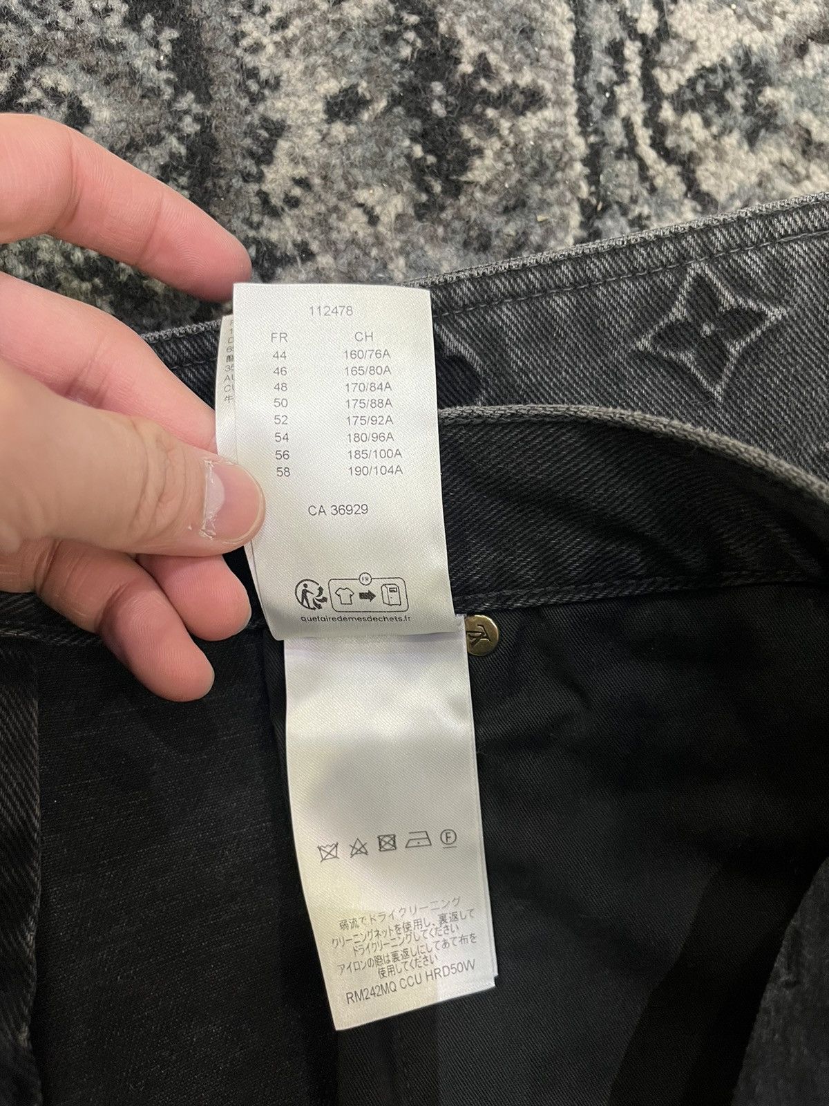 Louis Vuitton NEW LV EXCLUSIVE BLACK CARPENTER SHORTS Size US 31 - 7 Thumbnail