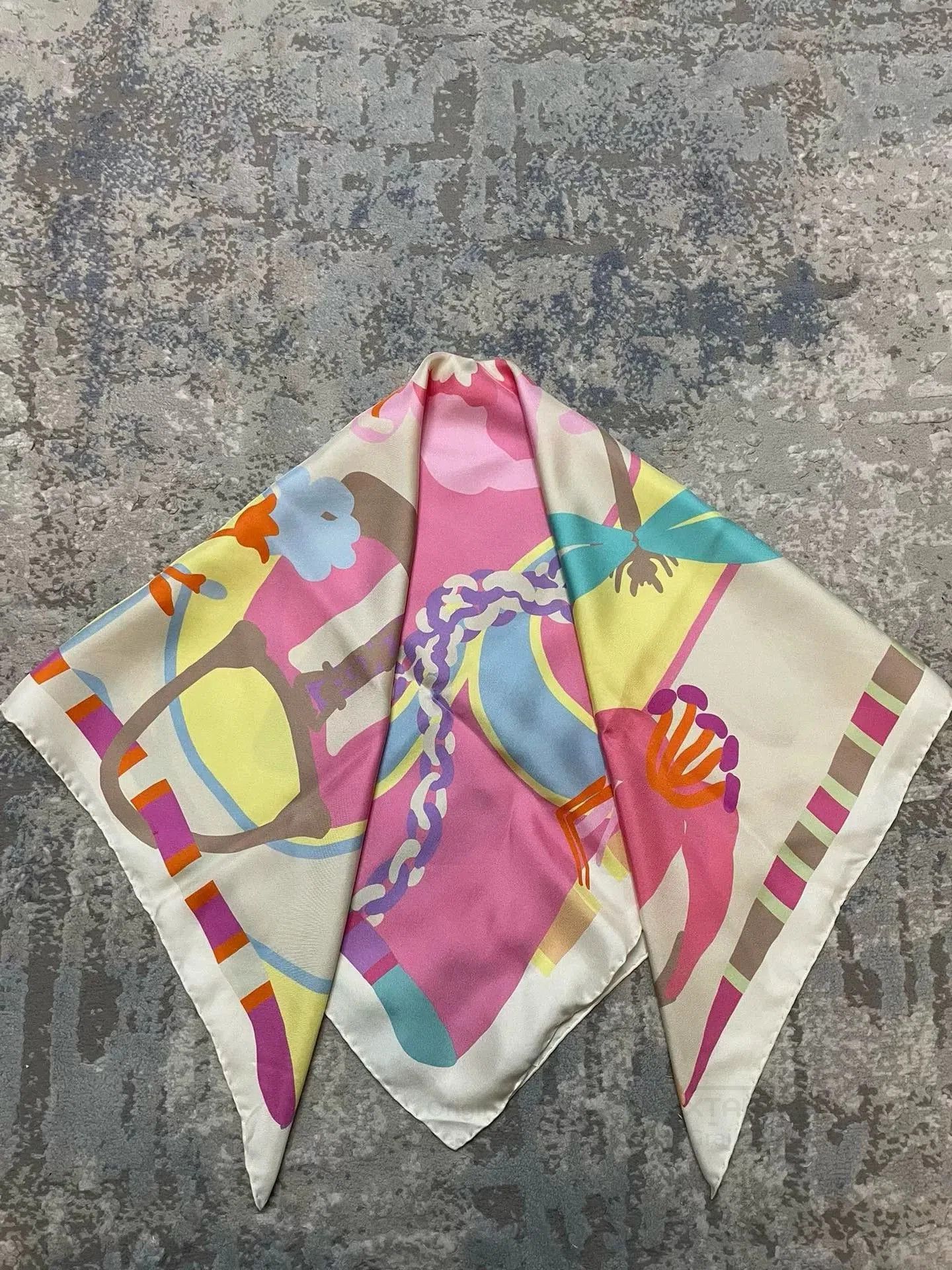 Gucci Gucci Floral Print Silk Scarf. Size ONE SIZE - 2 Thumbnail