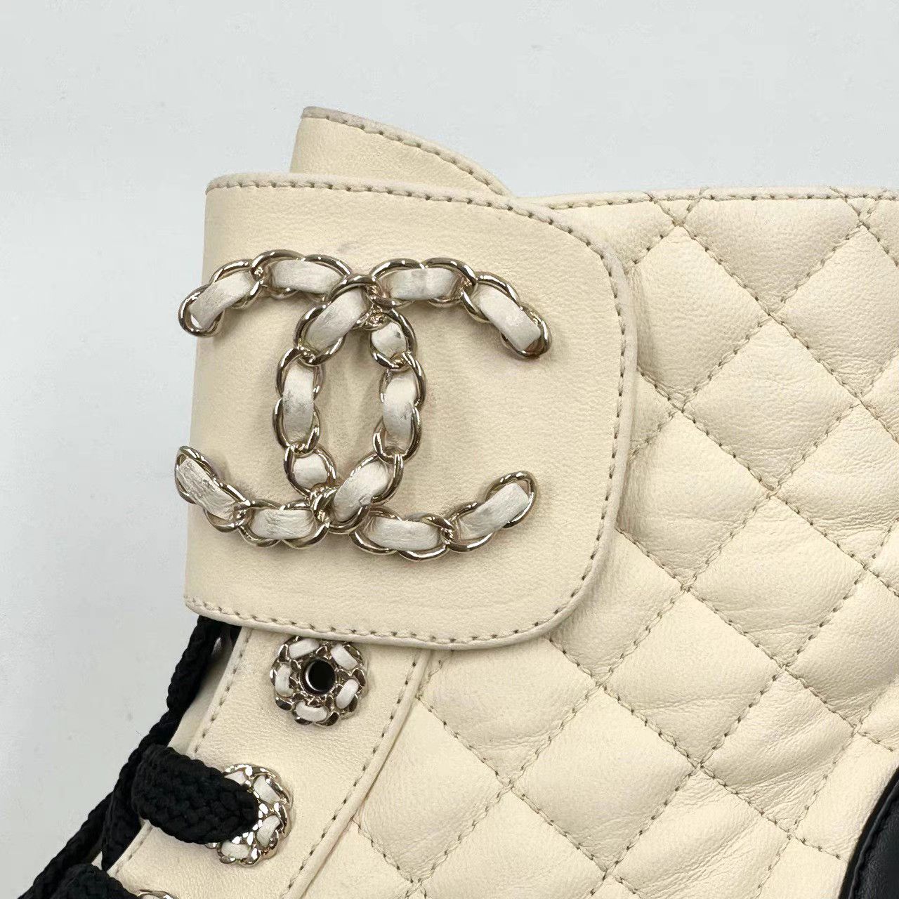Chanel Chanel Quilted CC Logo Black & White Combat Boots K12 Size US 5 / IT 35 - 8 Thumbnail