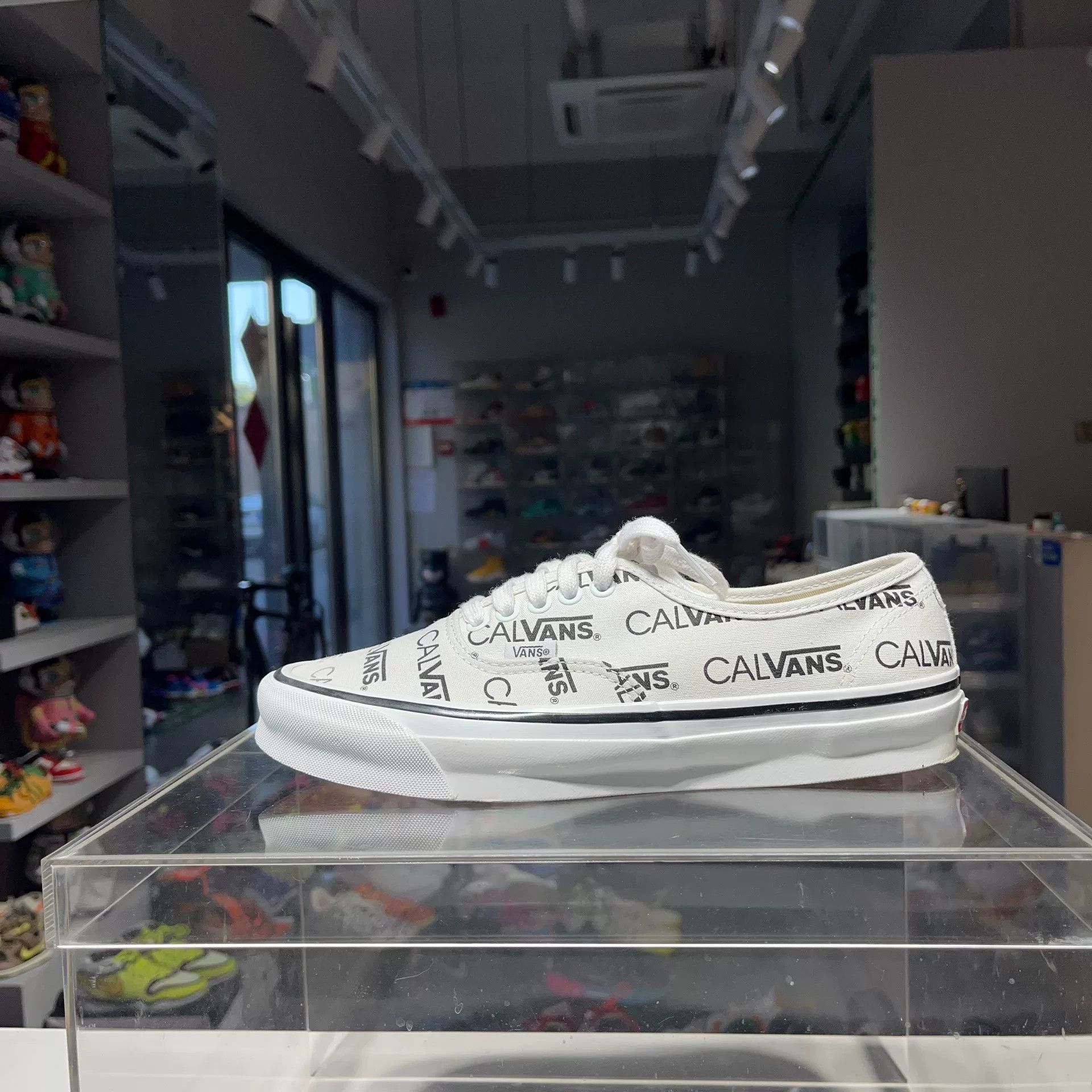Vans Vans Lowtop Sneakers 9.5 Men Size US 9.5 / EU 42-43 - 1 Thumbnail