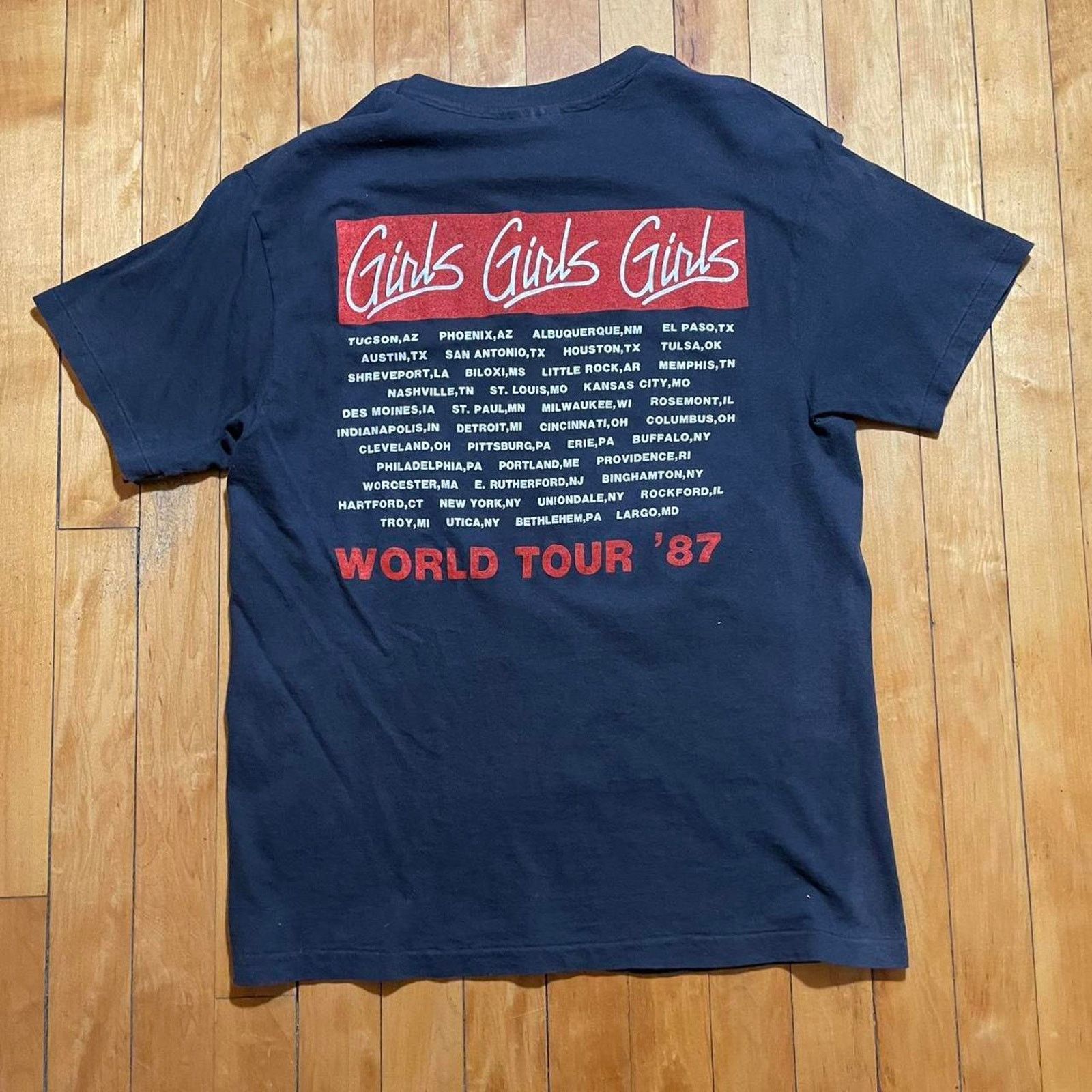 Hanes Vintage Motley Crue Bad Boys T Shirt Mens L Band Tee USA Size US L / EU 52-54 / 3 - 4 Thumbnail
