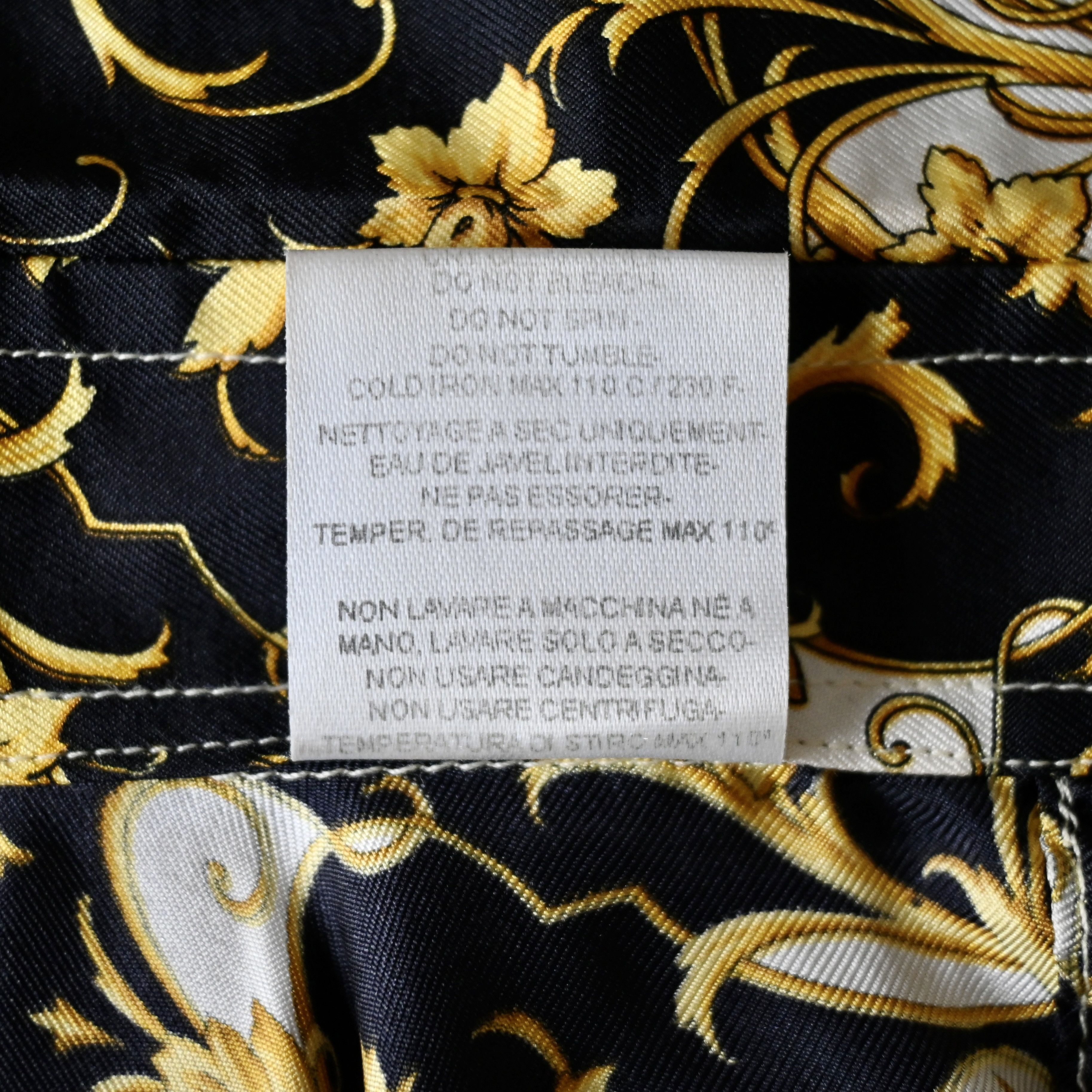 Versace VTG 1990s VERSACE CLASSIC V2 silk shirt made in Spain Size US XL / EU 56 / 4 - 14 Thumbnail