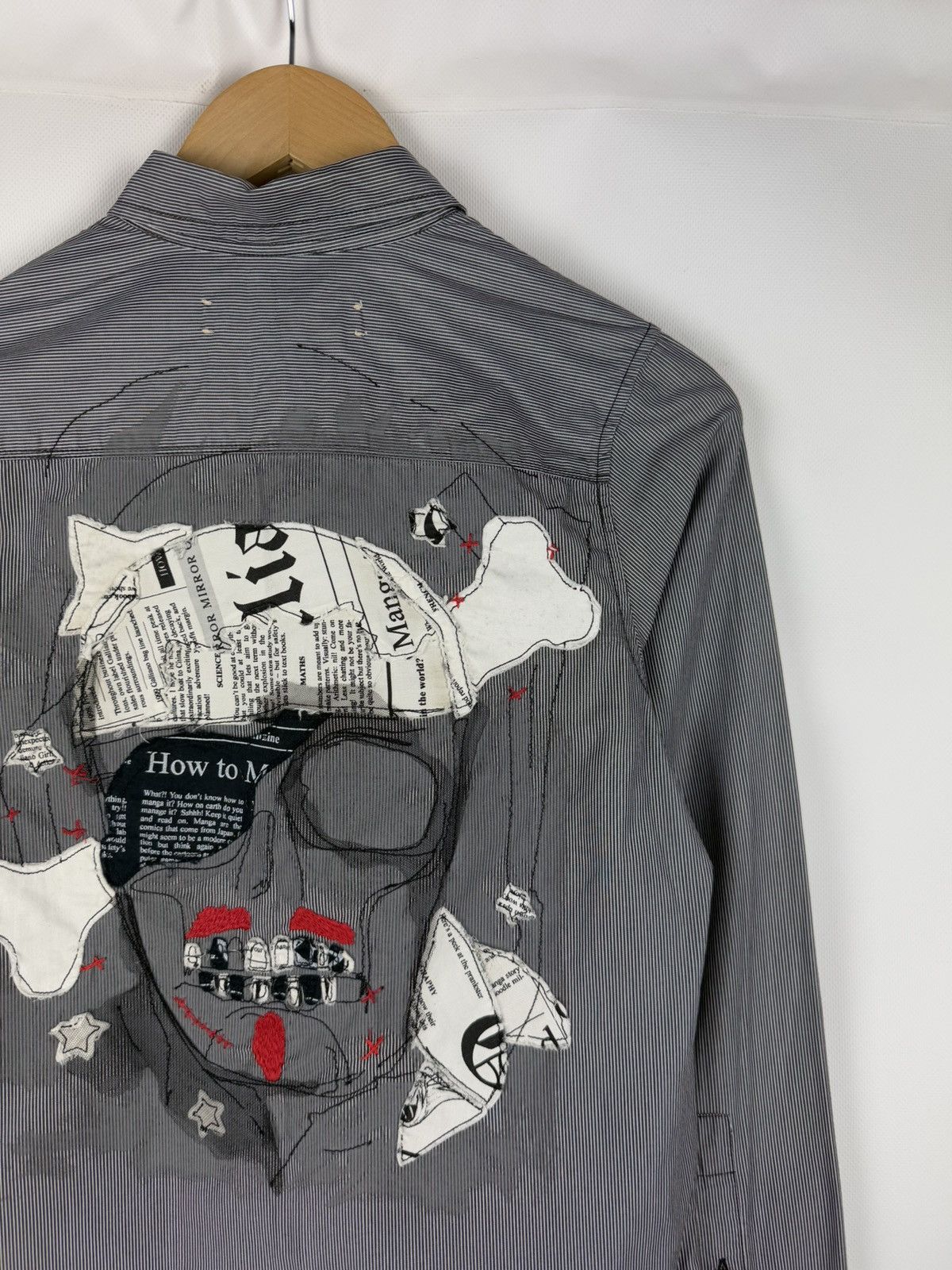 John Galliano John Galliano Long Sleeve Newspaper Print Button Up Shirt Size XS / US 0-2 / IT 36-38 - 20 Thumbnail