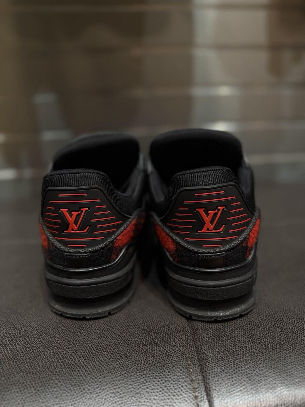 Louis Vuitton Louis Vuitton Trainer Black Red Monogram 8LV/9US $1200 Size US 9 / EU 42 - 9 Thumbnail