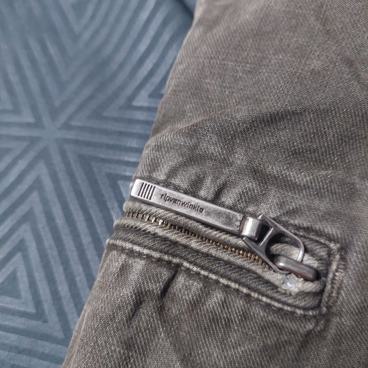 RIPVANWINKLE Ripvanwinkle multi zipper cargo pants Size US 32 / EU 48 - 8 Thumbnail