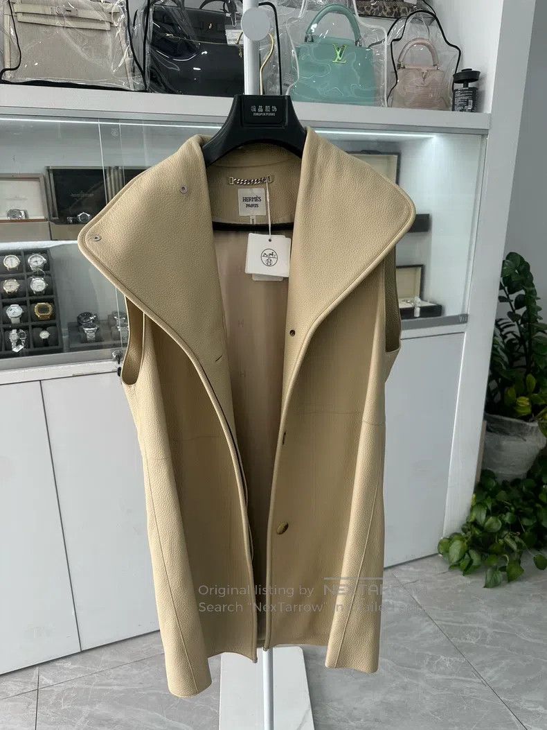 Hermes Hermes Beige Suede Leather Vest Size XS / US 0-2 / IT 36-38 - 1 Thumbnail