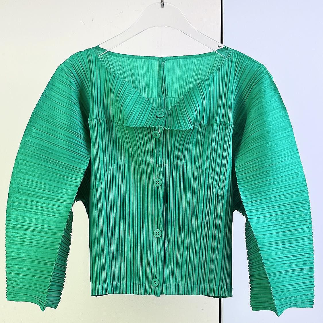 Pleats Please Issey Miyake PLEATS PLEASE ISSEY MIYAKE Green Pleated Button Up Size ONE SIZE - 1 Thumbnail