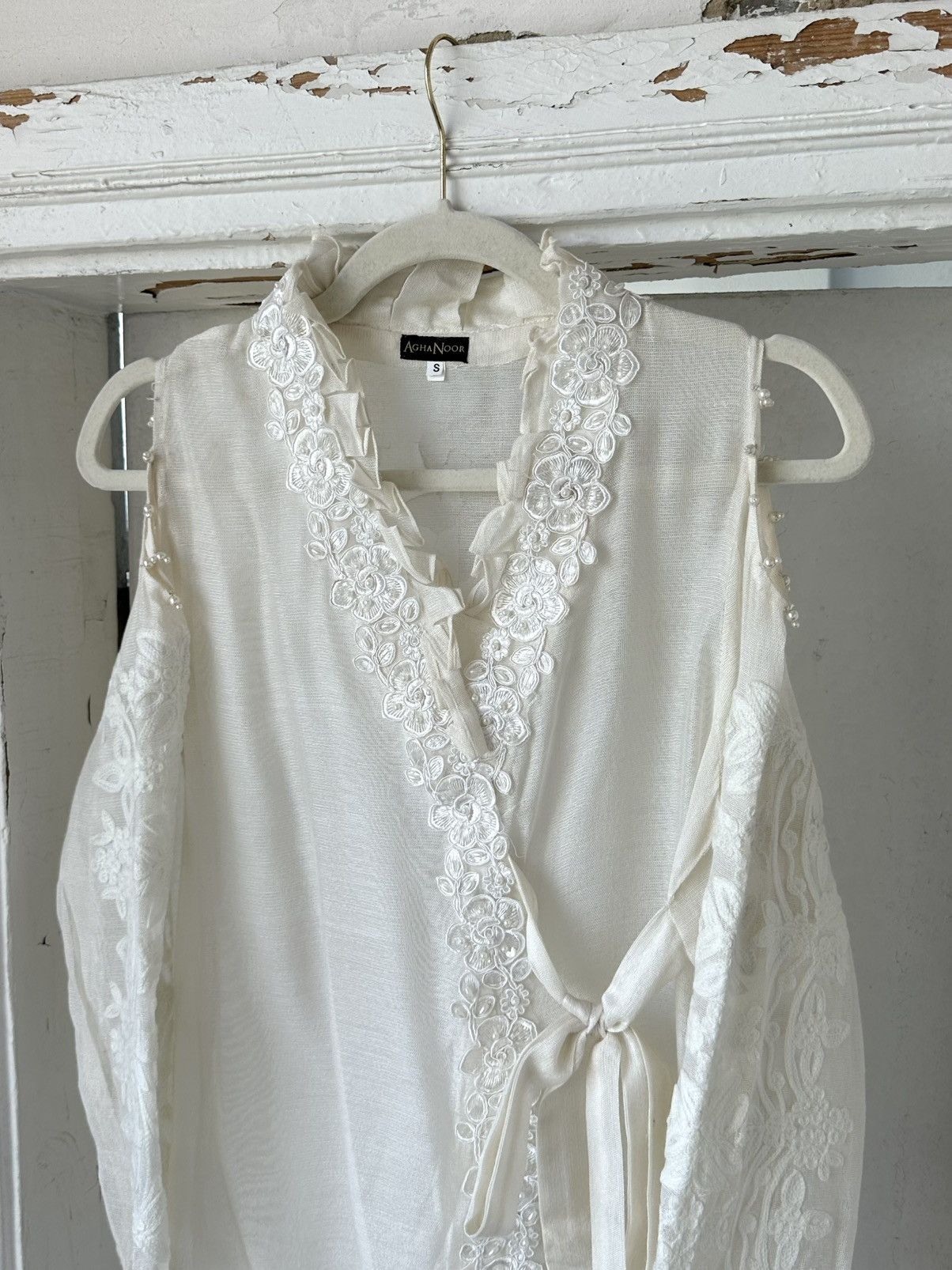 Vintage Vintage Mesh White Embroidered Flowers Blouse Size S / US 4 / IT 40 - 2 Thumbnail
